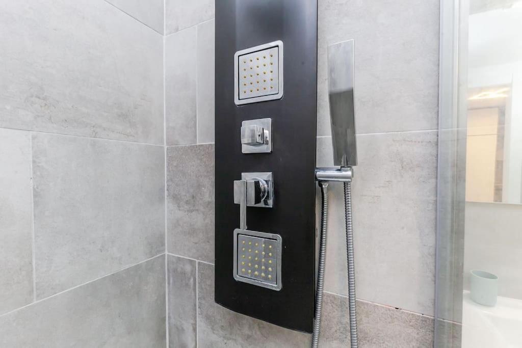 Elegante Pied-a-terre Stile & Comodita A Apartment *