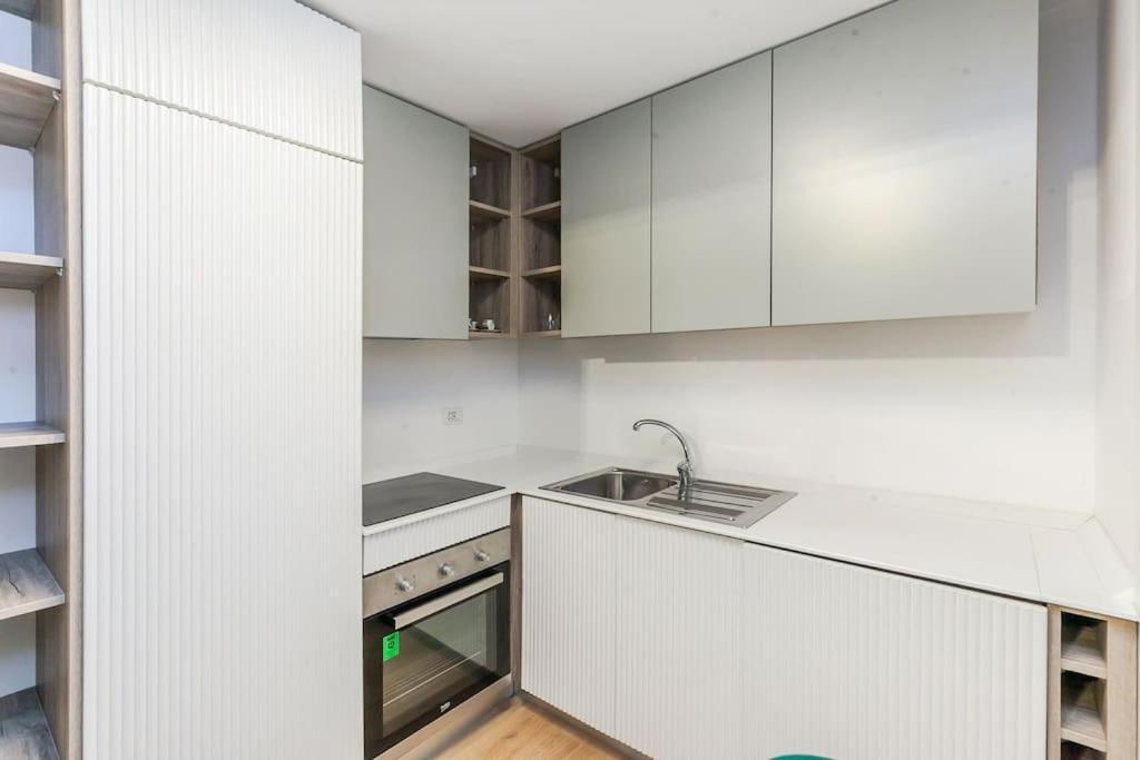Apartment Elegante Pied-a-terre Stile & Comodita A