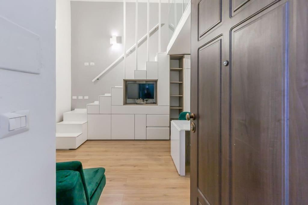 Apartment Elegante Pied-a-terre Stile & Comodita A *