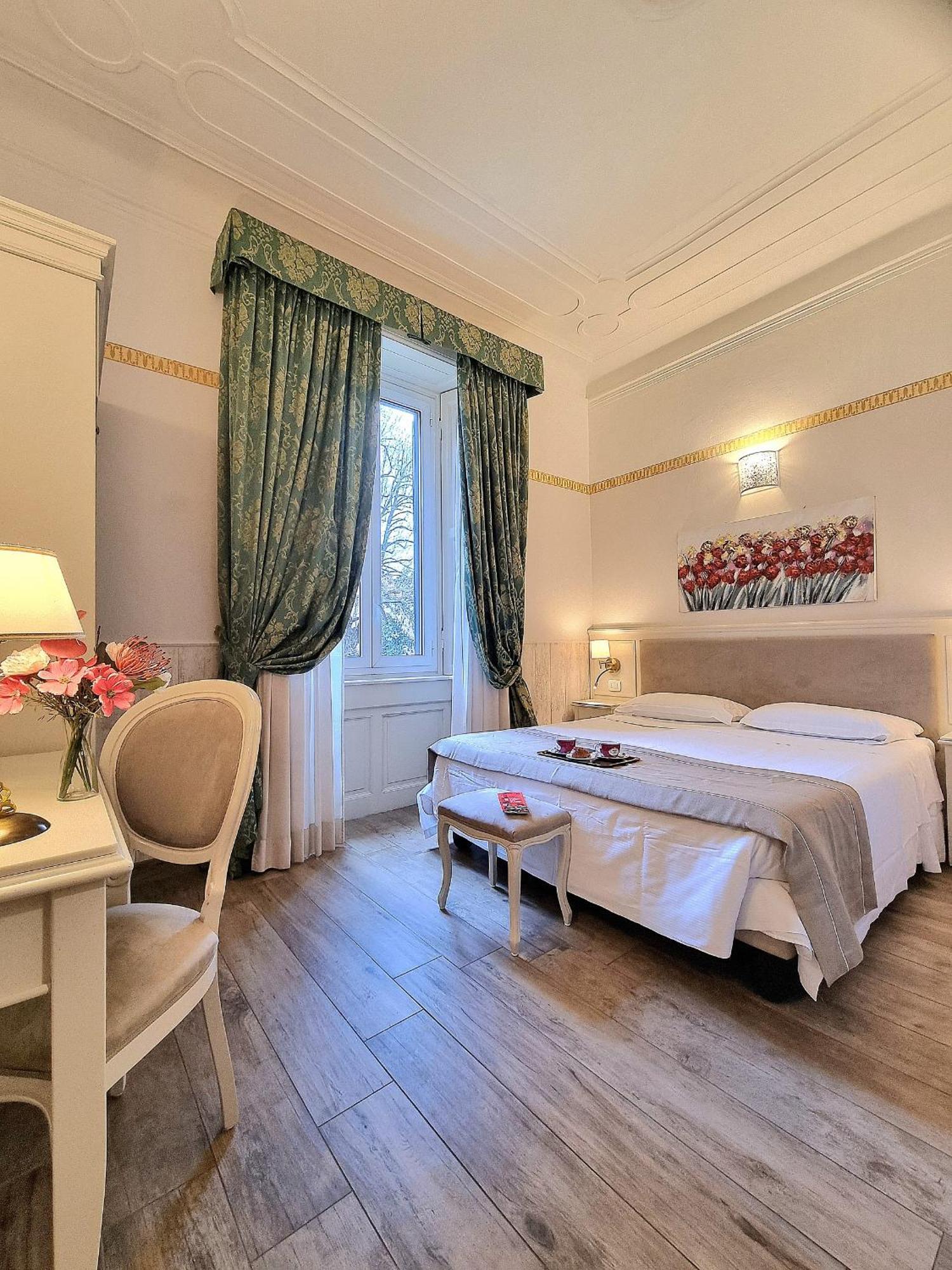 Charly Hotel 3*