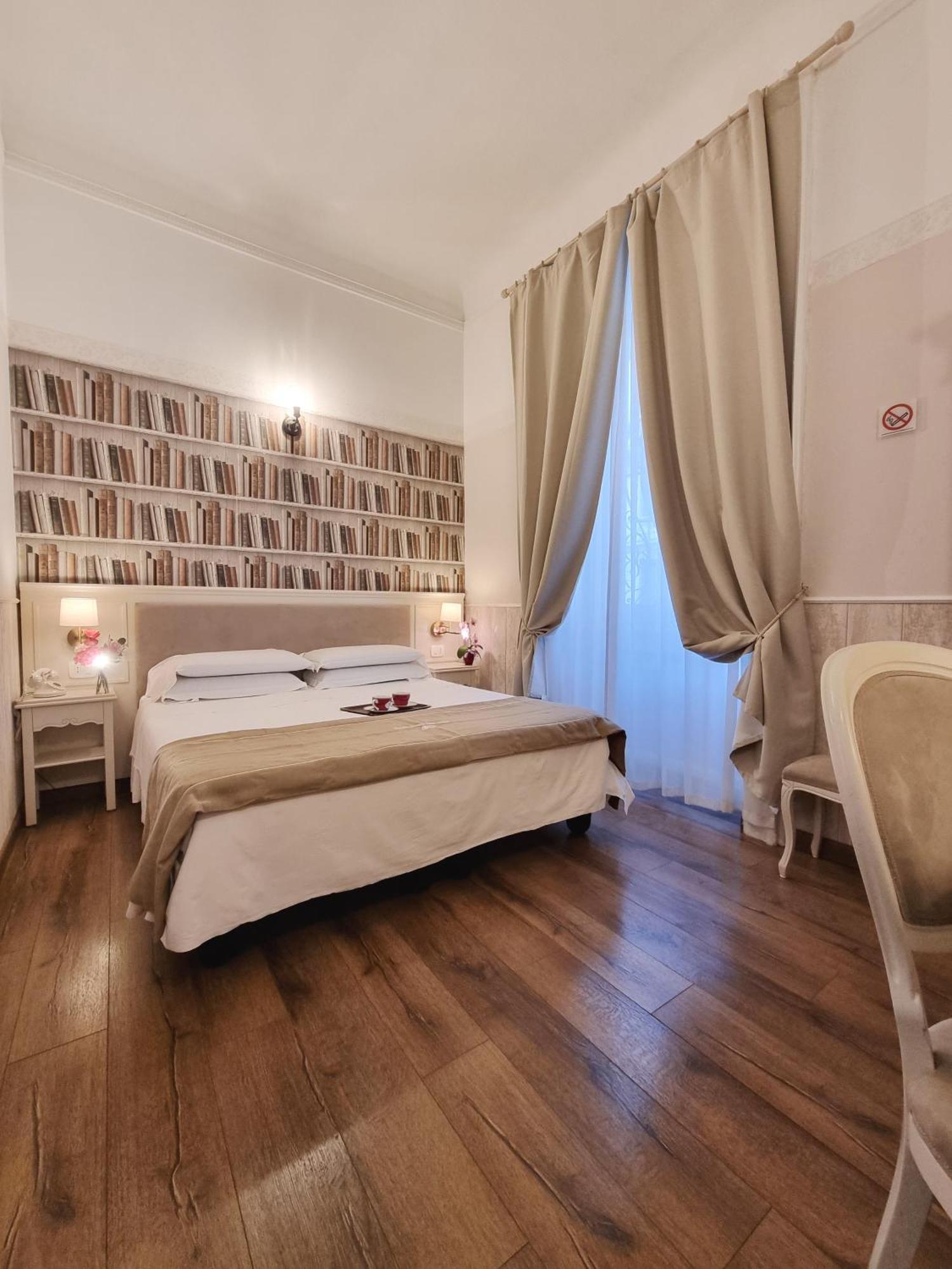 Hotel Charly 3*