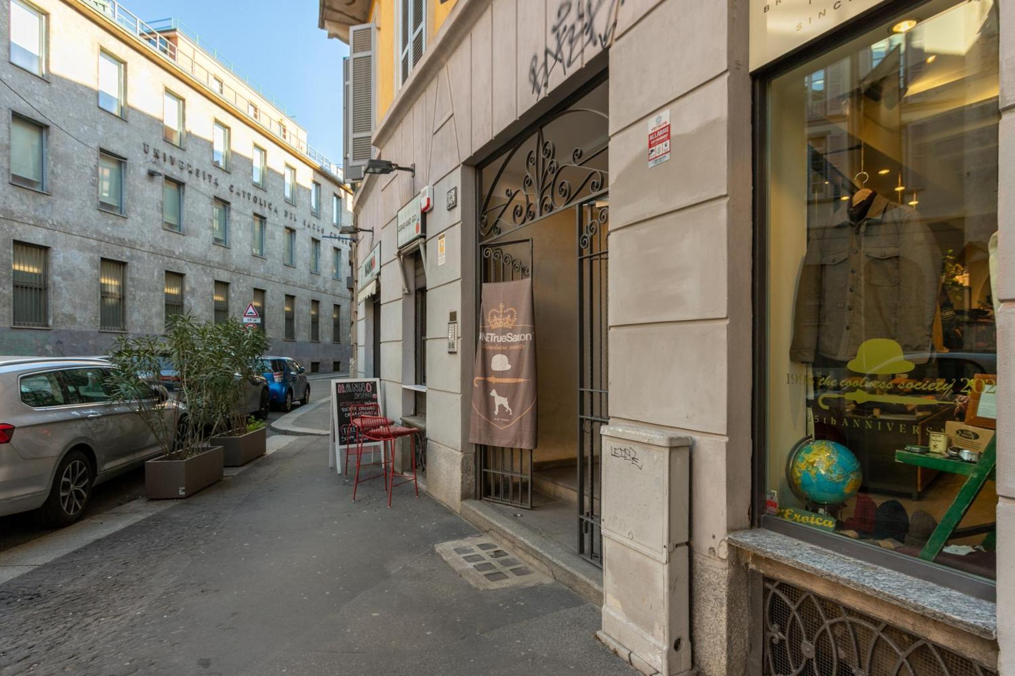 Co99- Large Lanzone Apartment Mailand