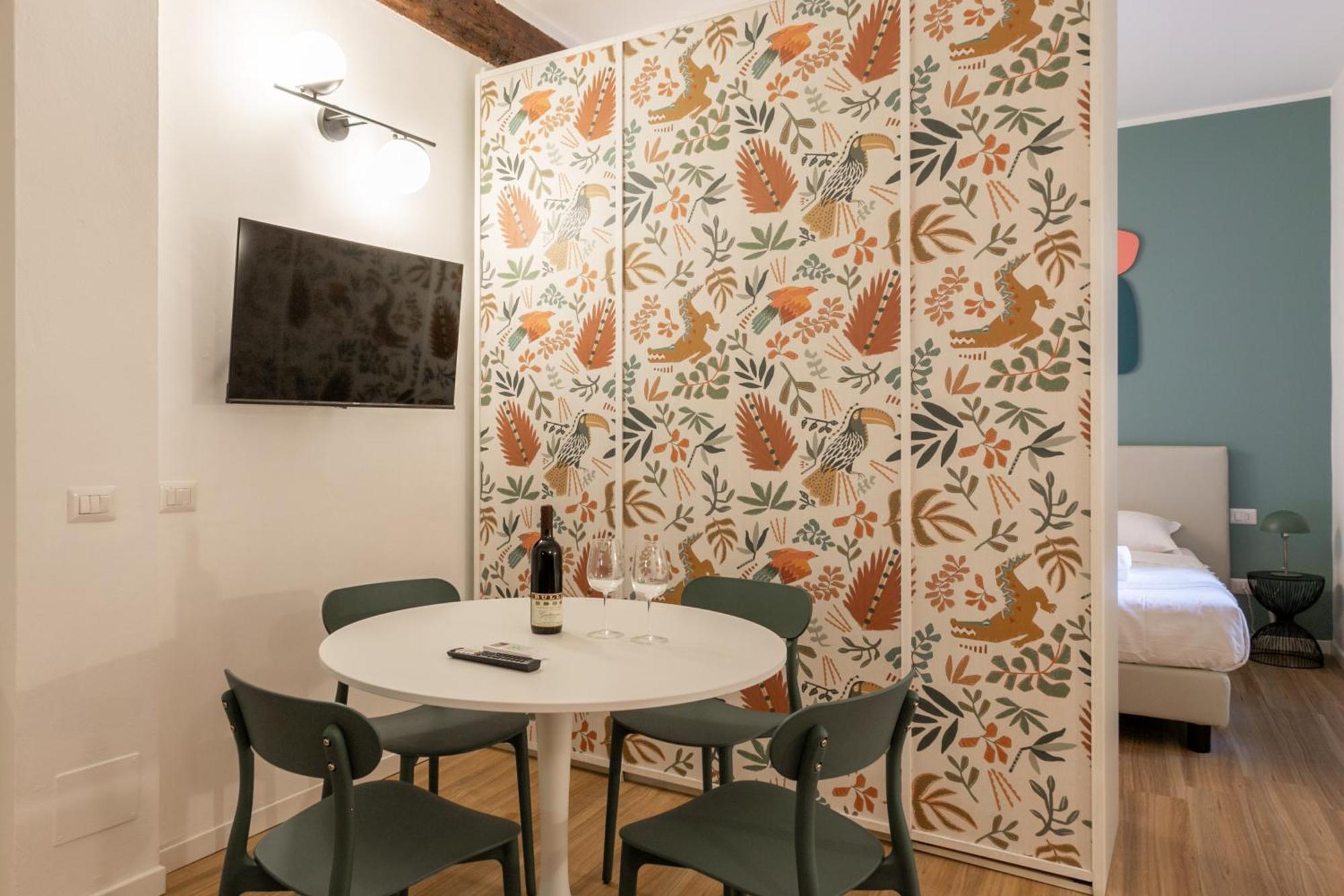 Co99- Large Lanzone Apartment Mailand