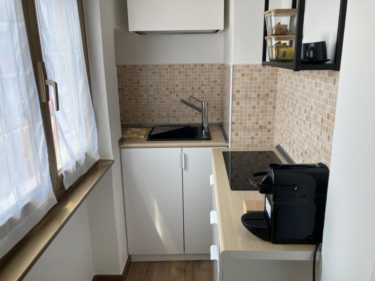 Monolocale Con Ampio Terrazzo Milão