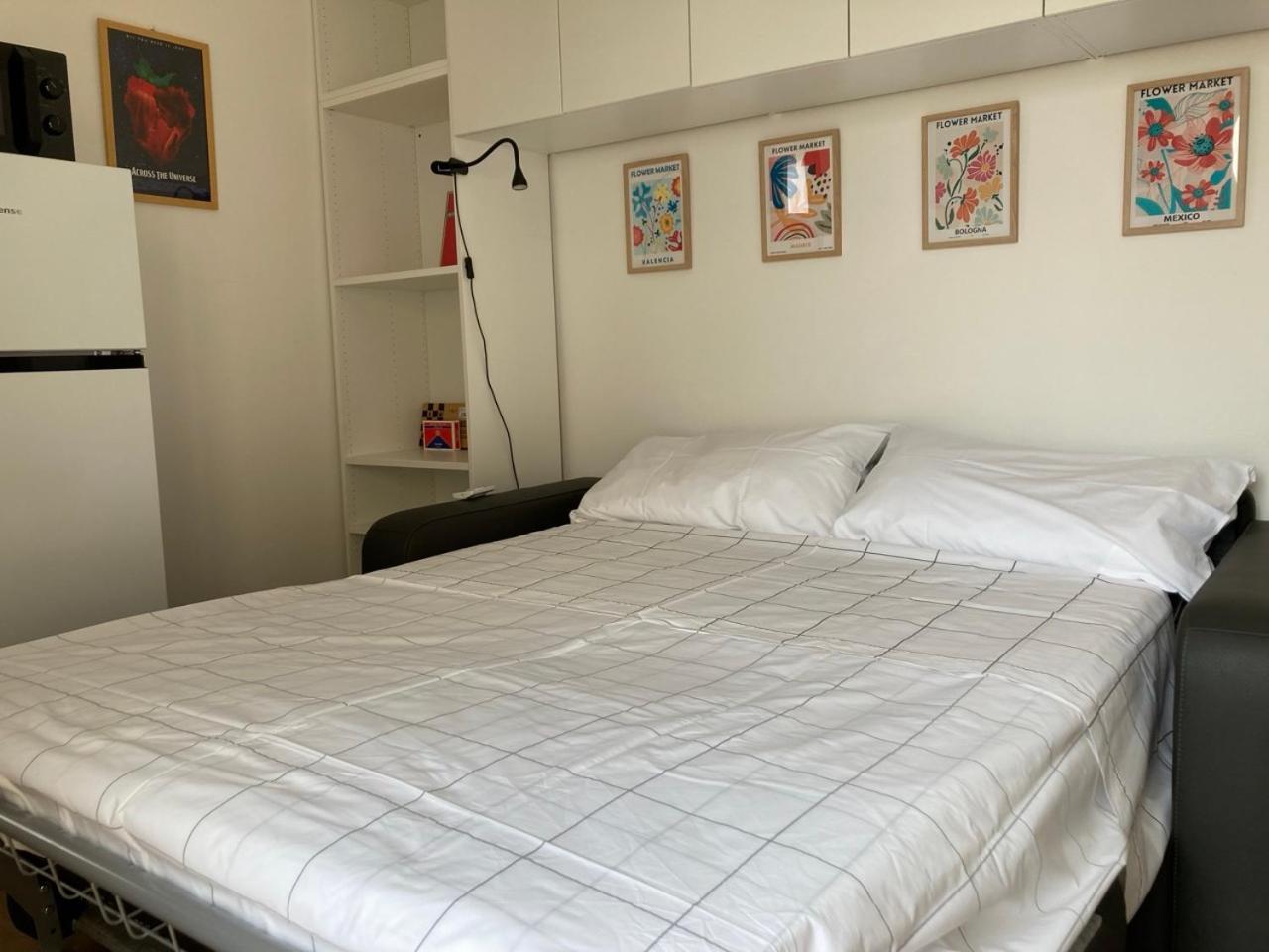 Monolocale Con Ampio Terrazzo Apartamento Milão