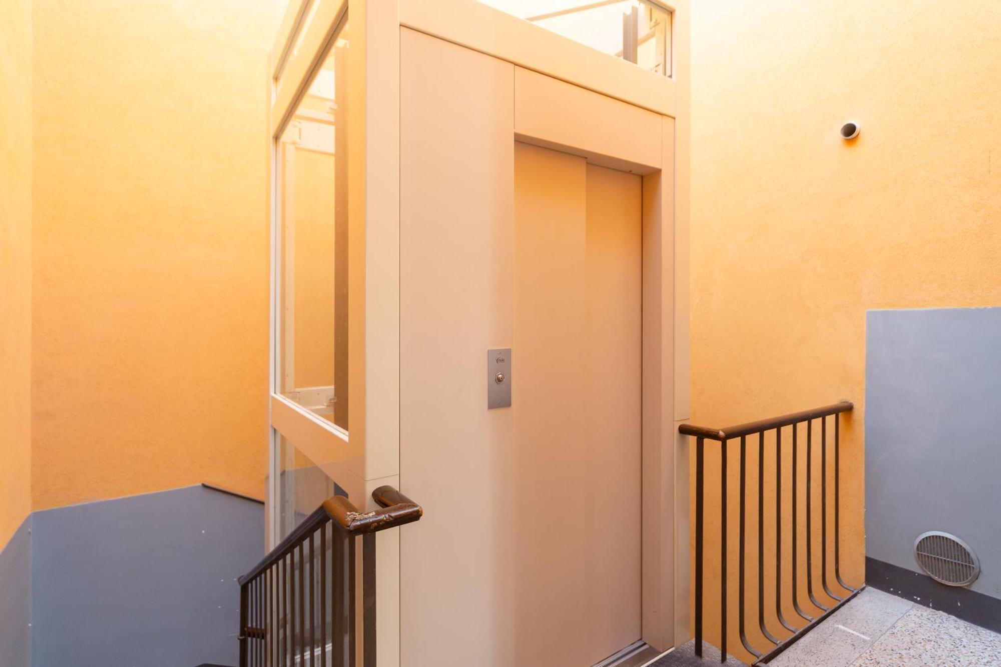 Just Urban - Romantic Navigli Apartment
