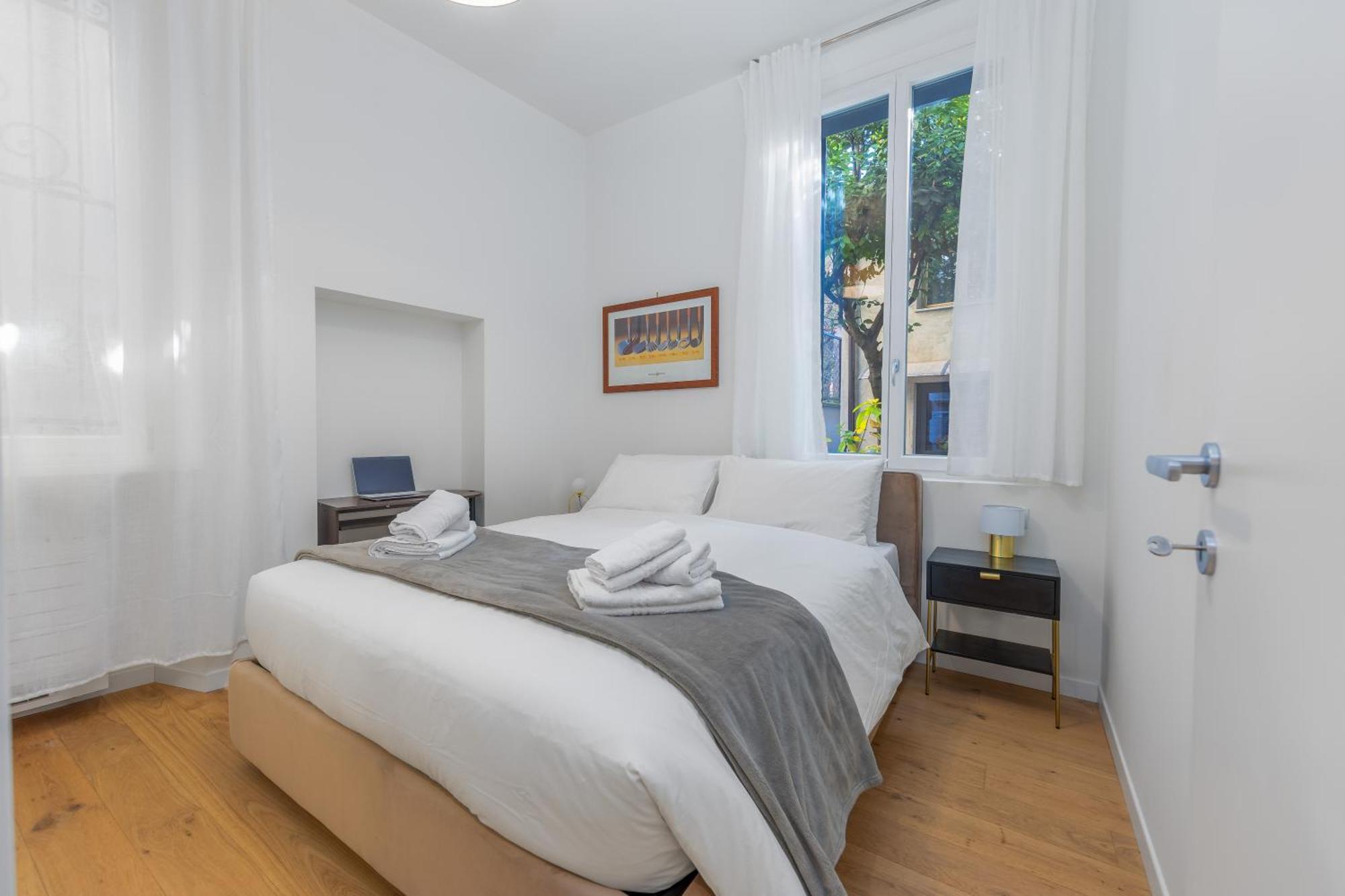 Solari Apartment, In Design Area, Near Tortona District, Apartment *
