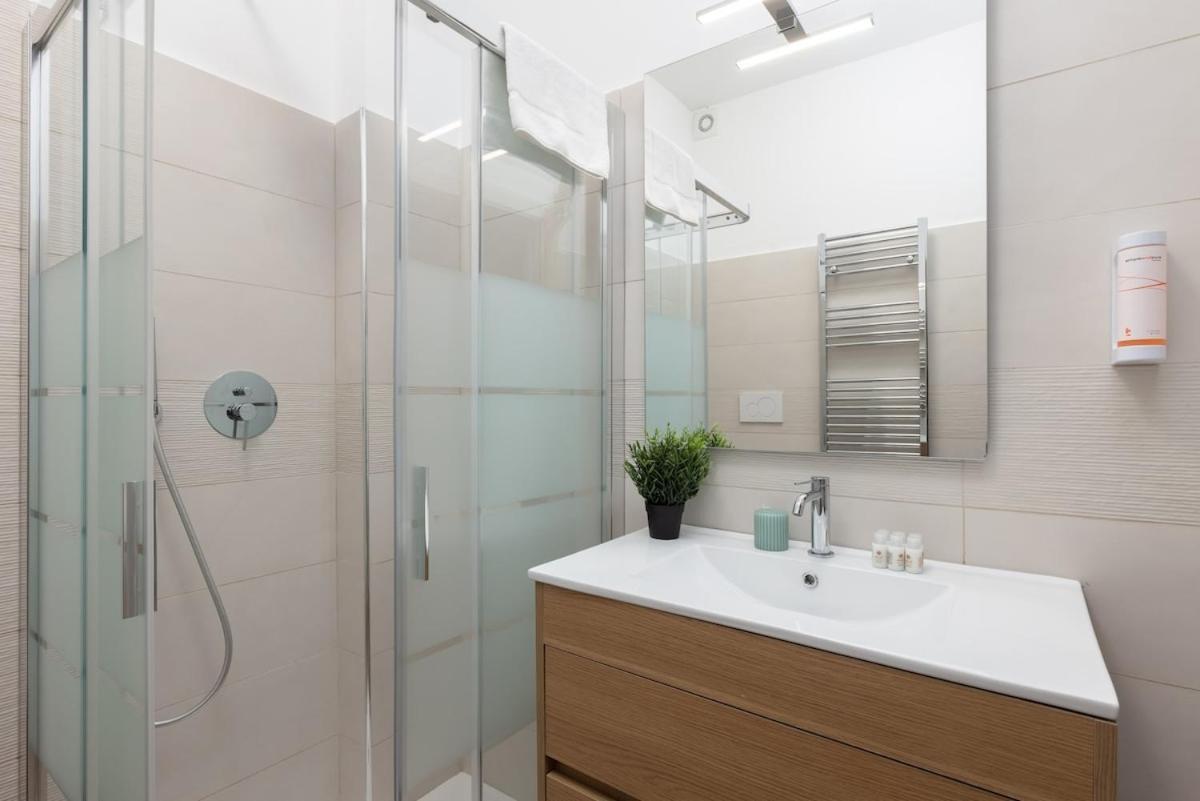 Apartment I San Siro I Steps To Metro, Ac & Free Wifi *