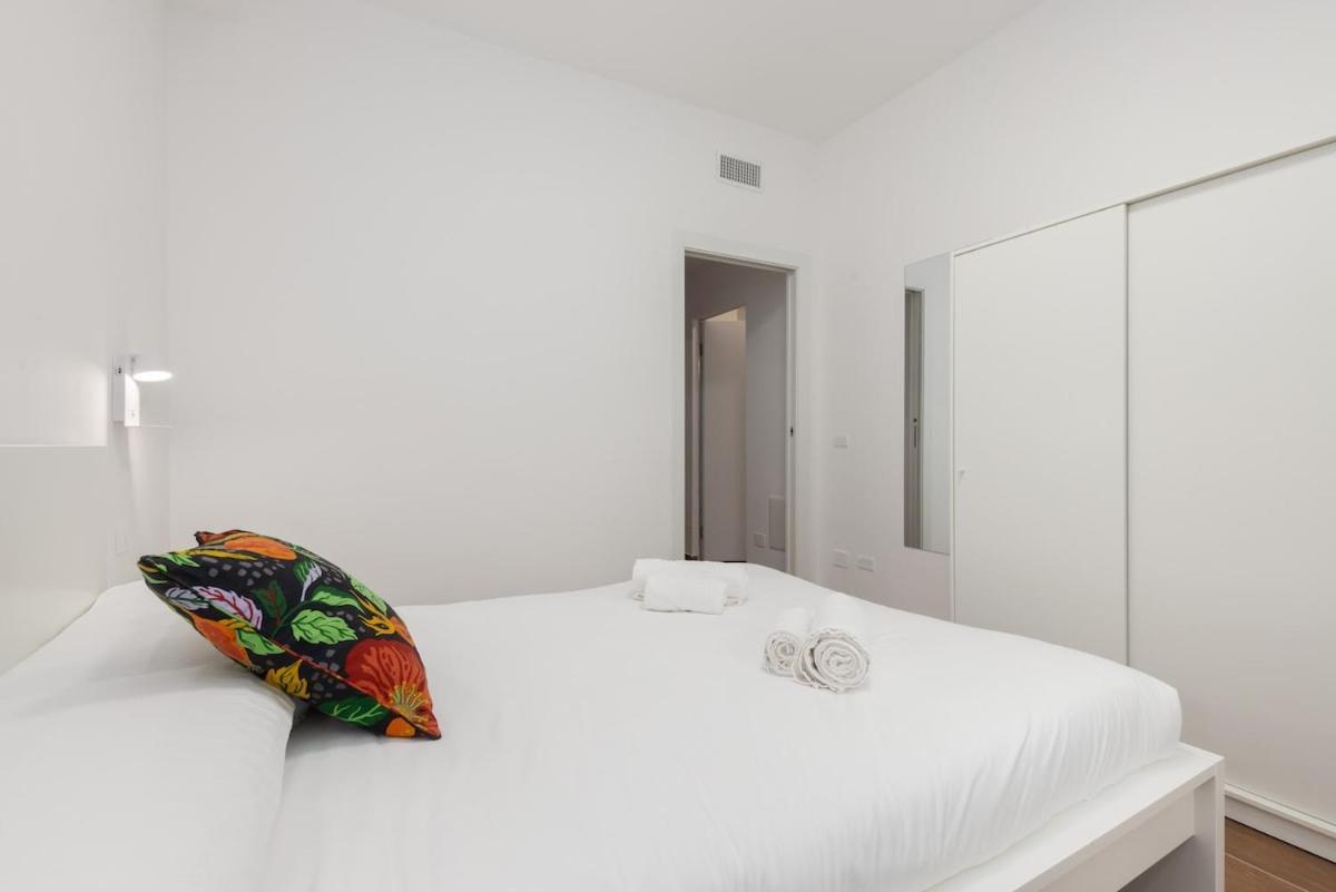 I San Siro I Steps To Metro, Ac & Free Wifi Apartment