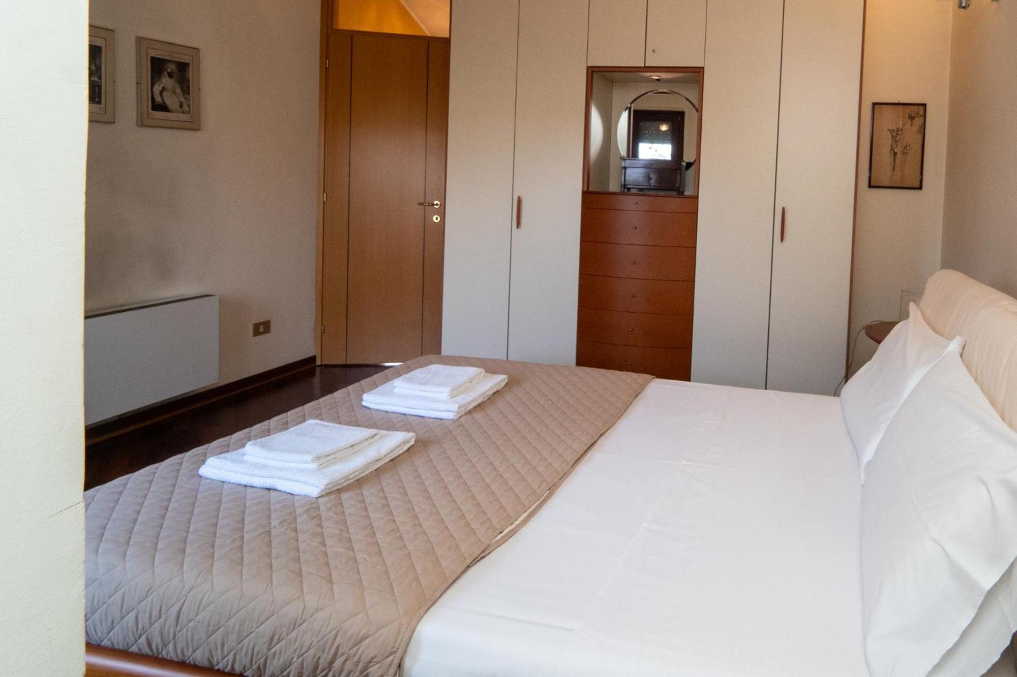 Penthouse Isola, A Few Steps From Offices Cortina 26