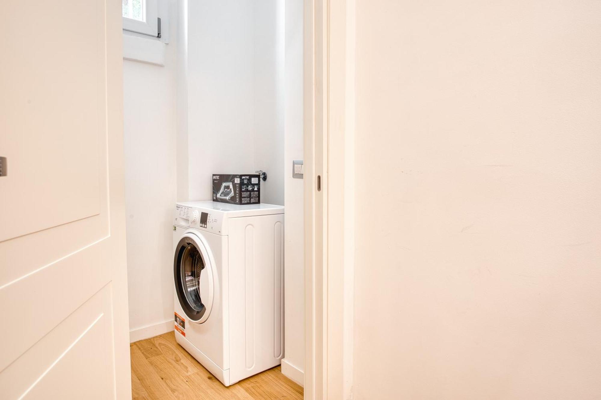 Walk To Navigli - Via Gola - 2 Bedrooms *