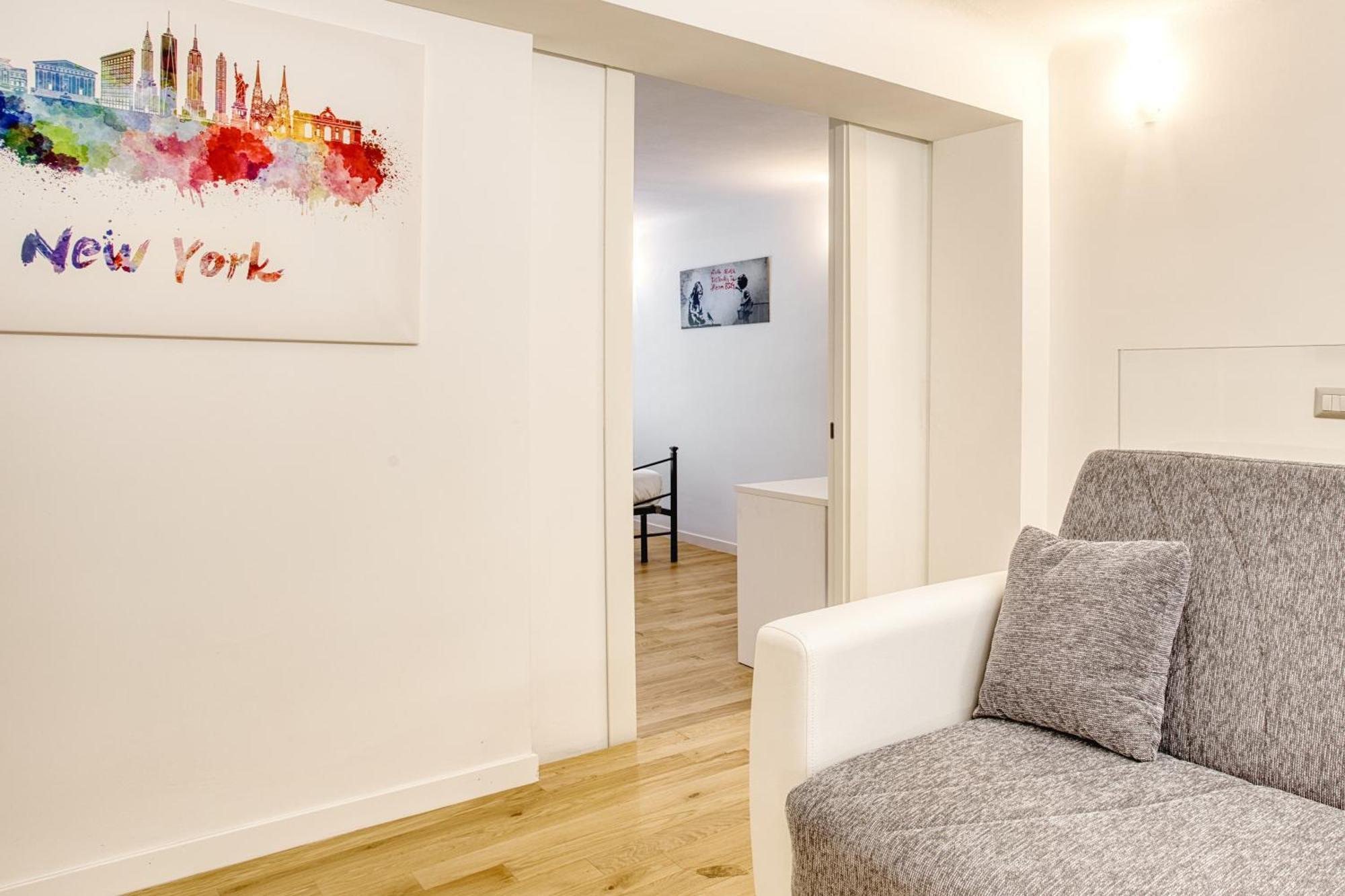 Apartment Walk To Navigli - Via Gola - 2 Bedrooms *