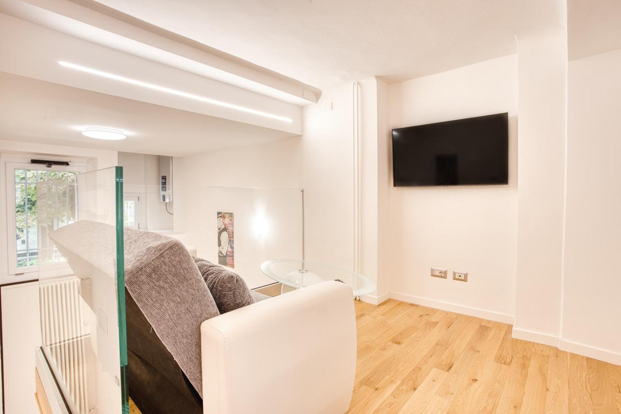 Walk To Navigli - Via Gola - 2 Bedrooms *