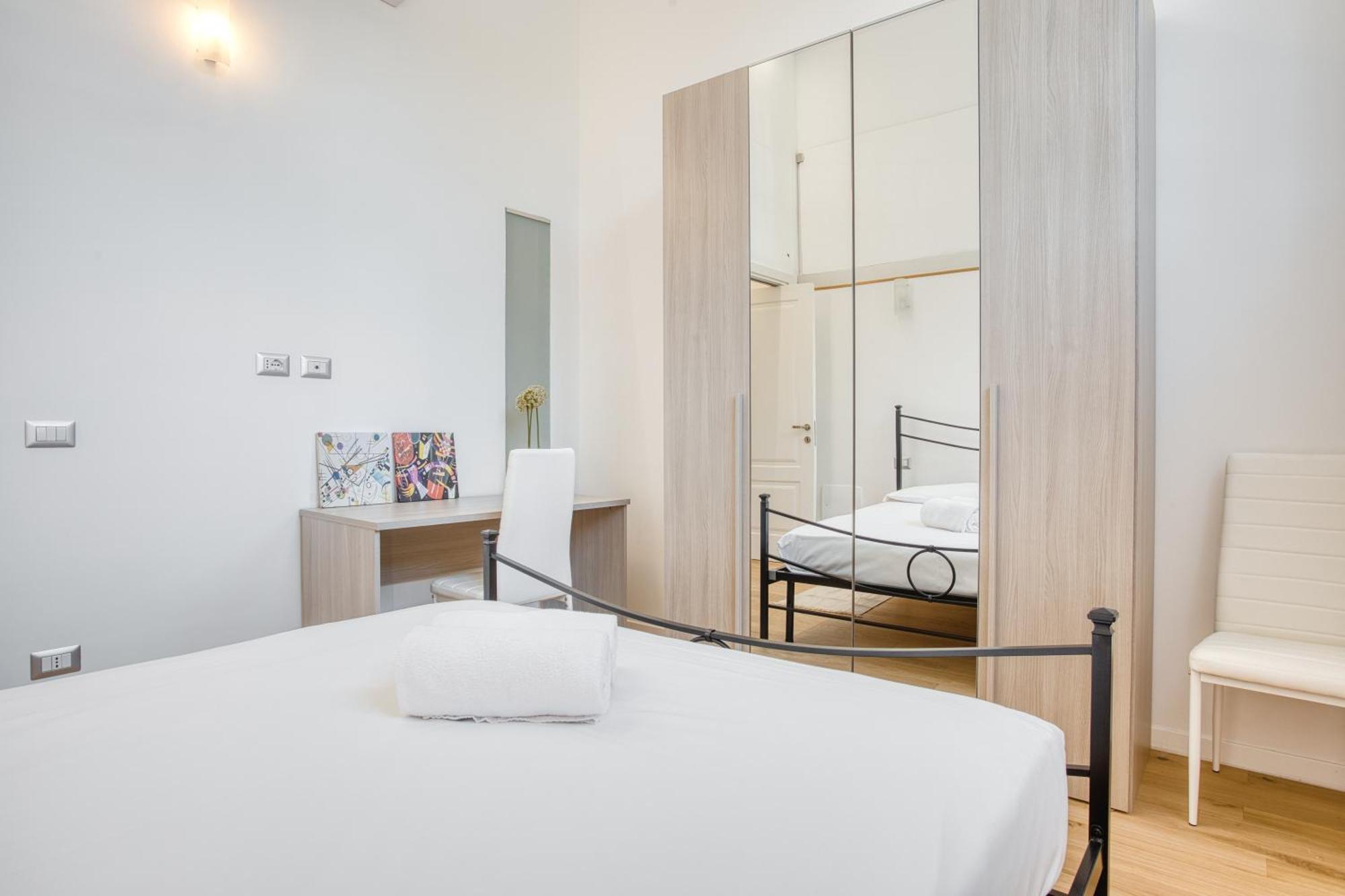 Apartment Walk To Navigli - Via Gola - 2 Bedrooms