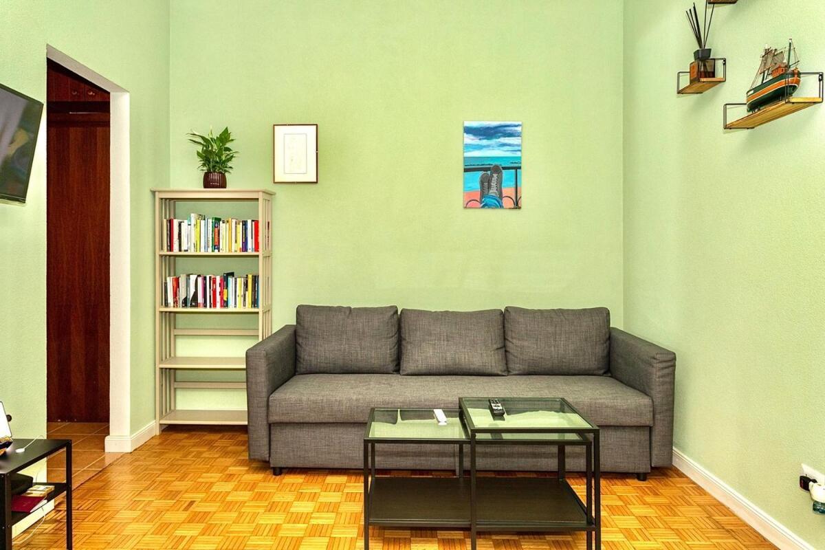 Cozy One-bedroom In Apartment *