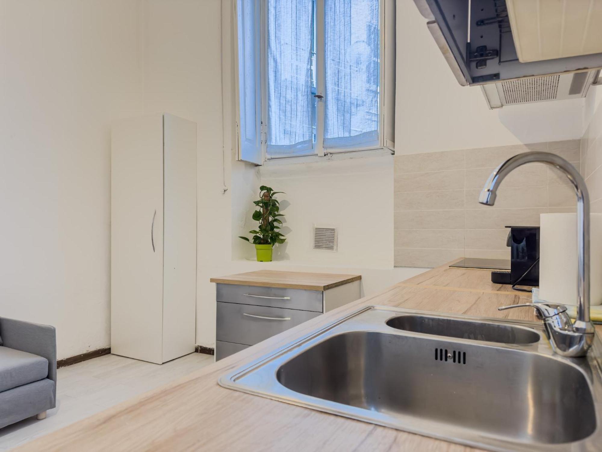 Free Parking Navigli Urban Retreat Milan