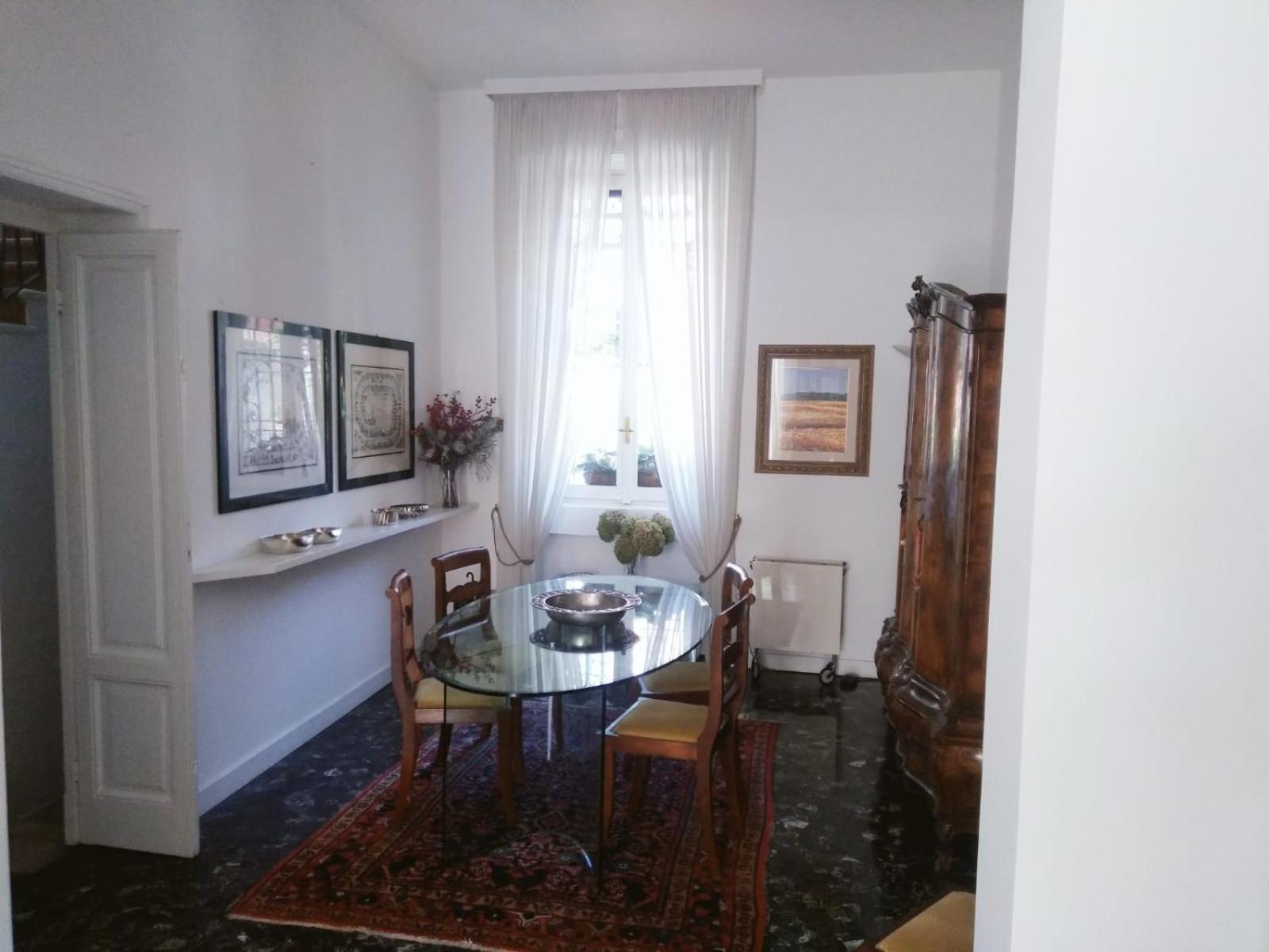 Casa Mari - Free Secure Parking, Breakfast, Private Bathroom, Wifi, Garden, Aircon, 5 Min Walk To Metro And Train Station