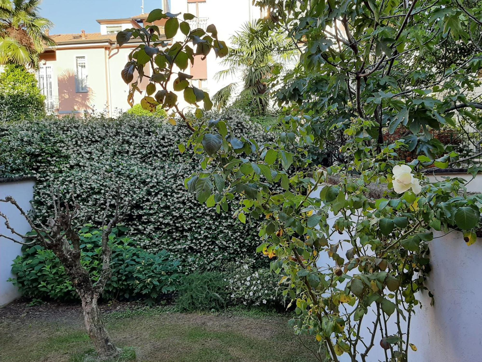 Casa Mari - Free Secure Parking, Breakfast, Private Bathroom, Wifi, Garden, Aircon, 5 Min Walk To Metro And Train Station *