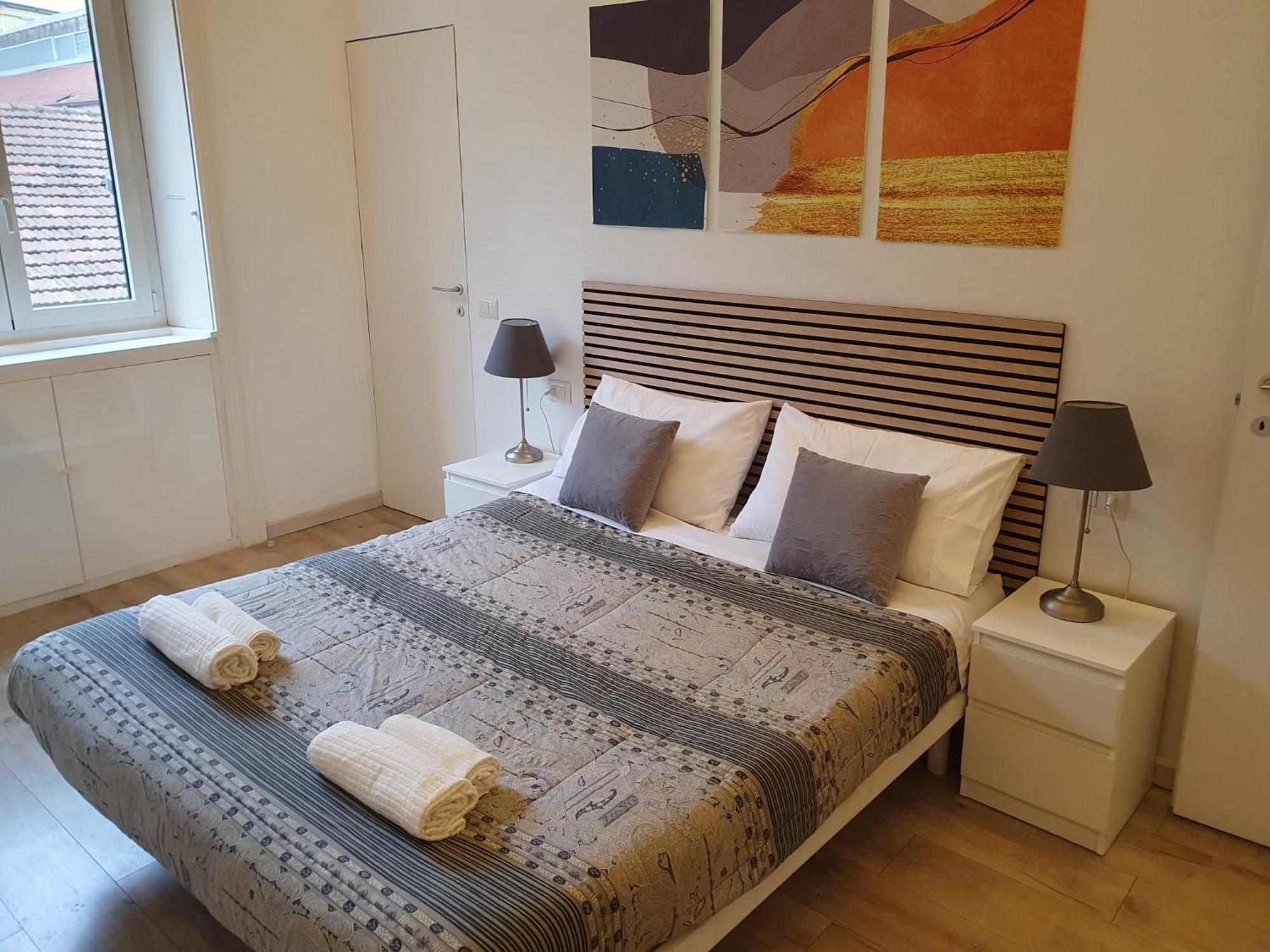 Apartment Your Spacious & Lovely -4 Queen Bed-