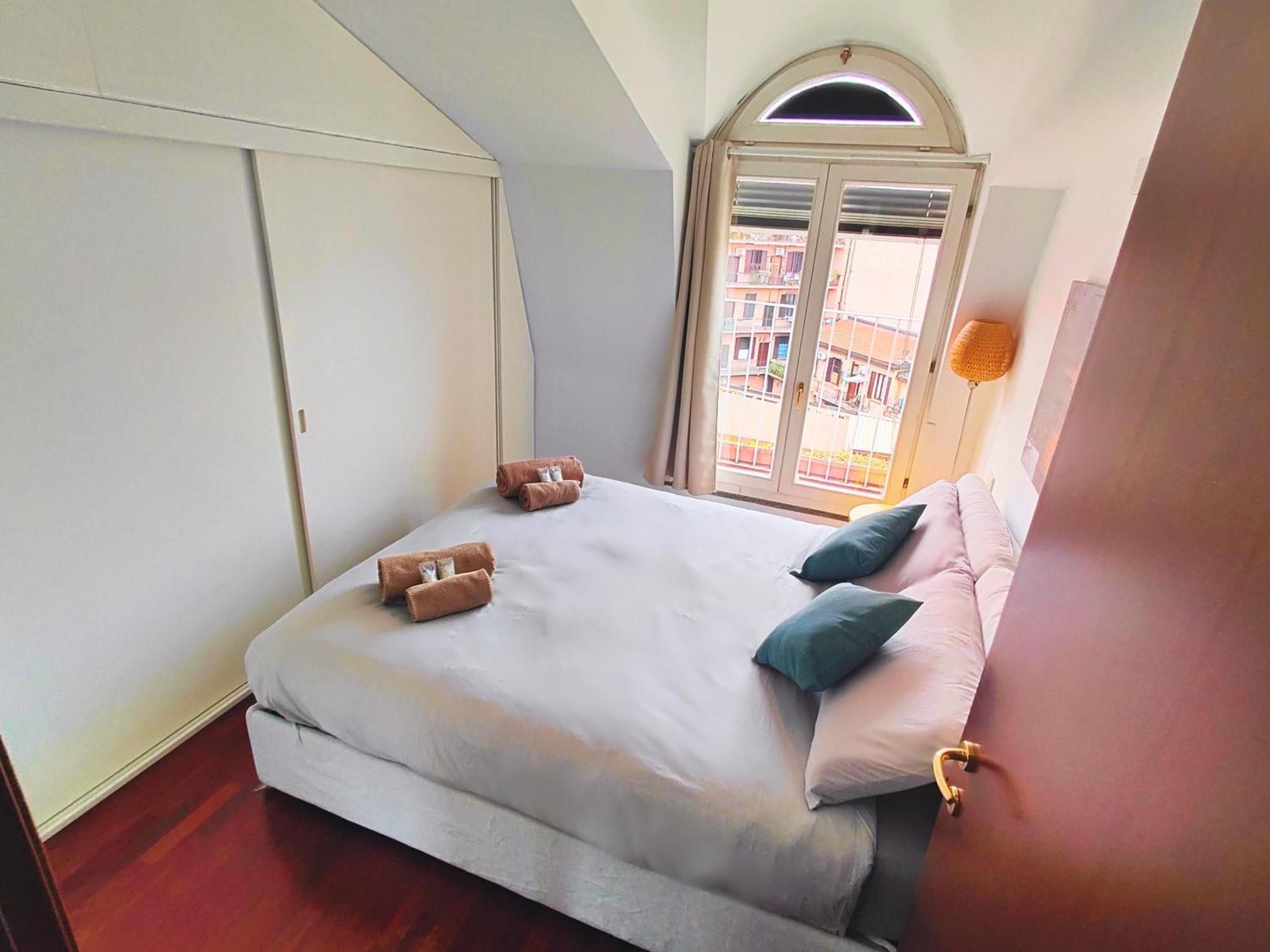 Apartment Urban Attic Isola District