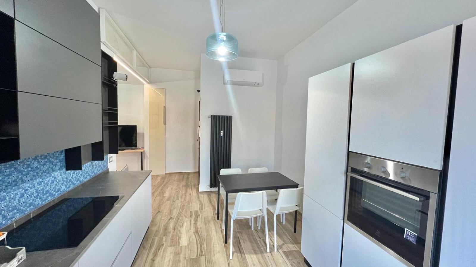 Apartment Torelli Home, Moderno E Confortevole, Nel Cuore Della Citta Di Milano, Con Balcone Vista Porta Garibaldi *