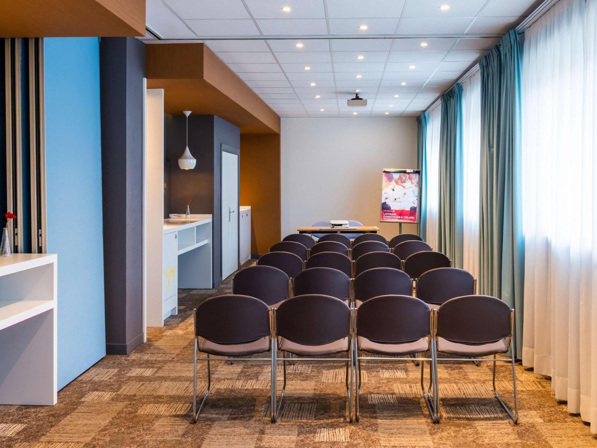 Ibis Centro Hotel 3*