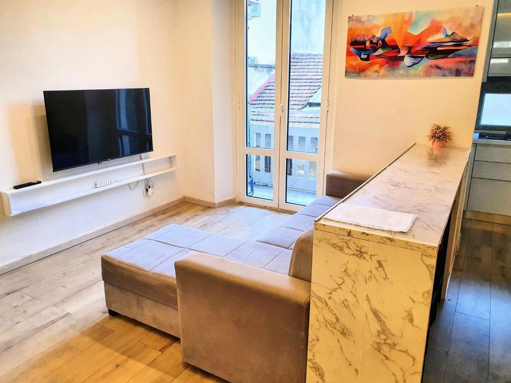 Apartment Your Spacious & Lovely -4 Queen Bed- *