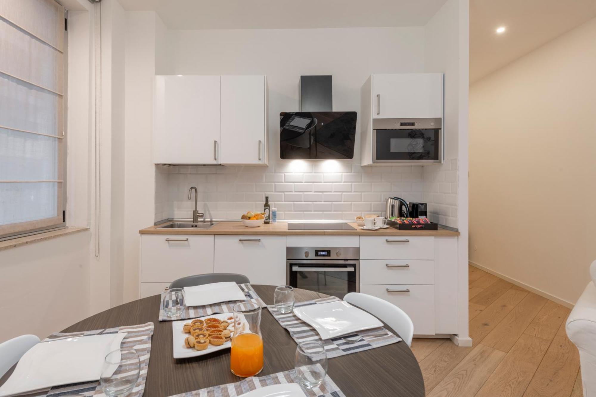 Apartment Longhena, 7 - Total White *