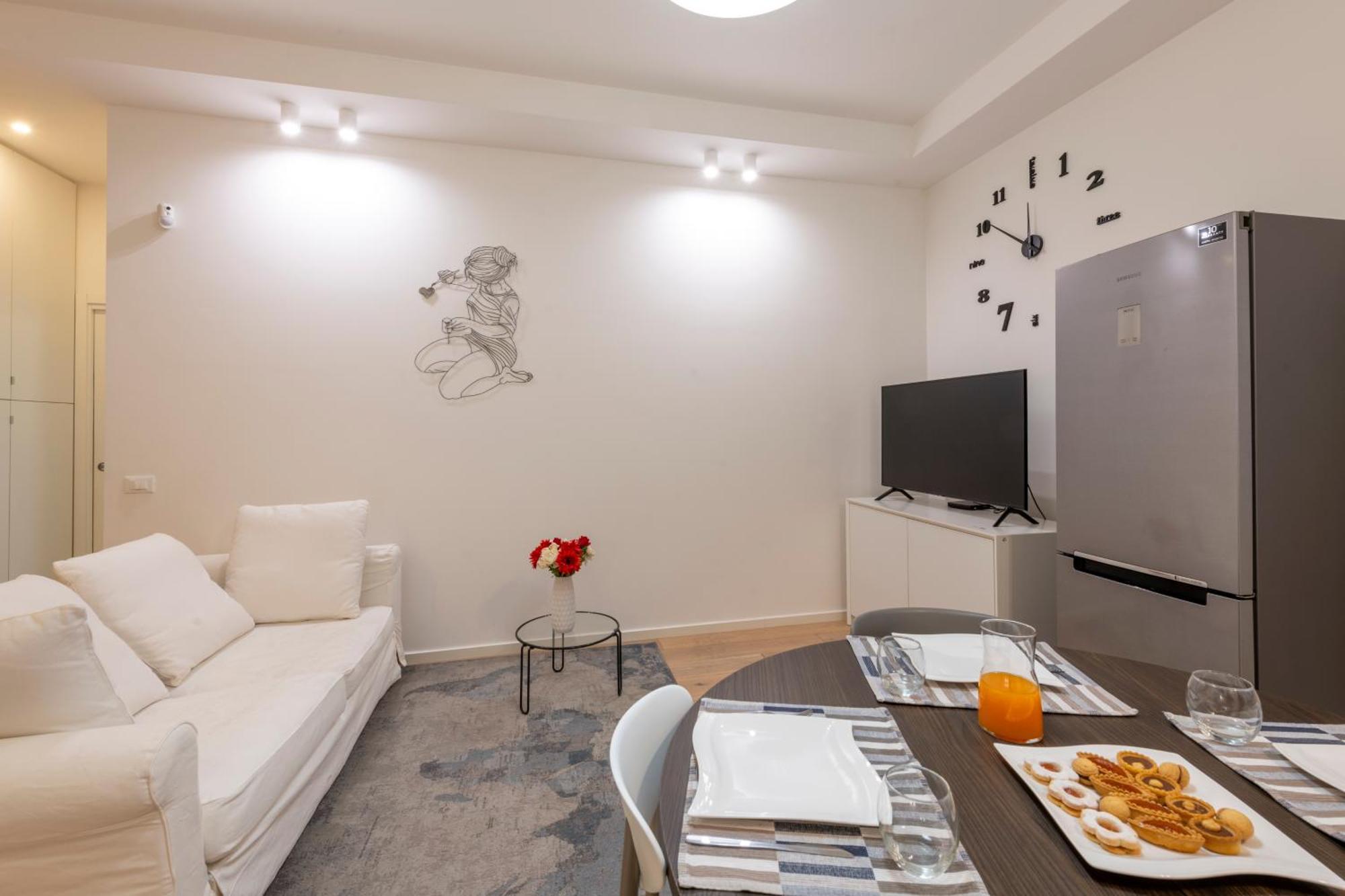 Longhena, 7 - Total White Apartment