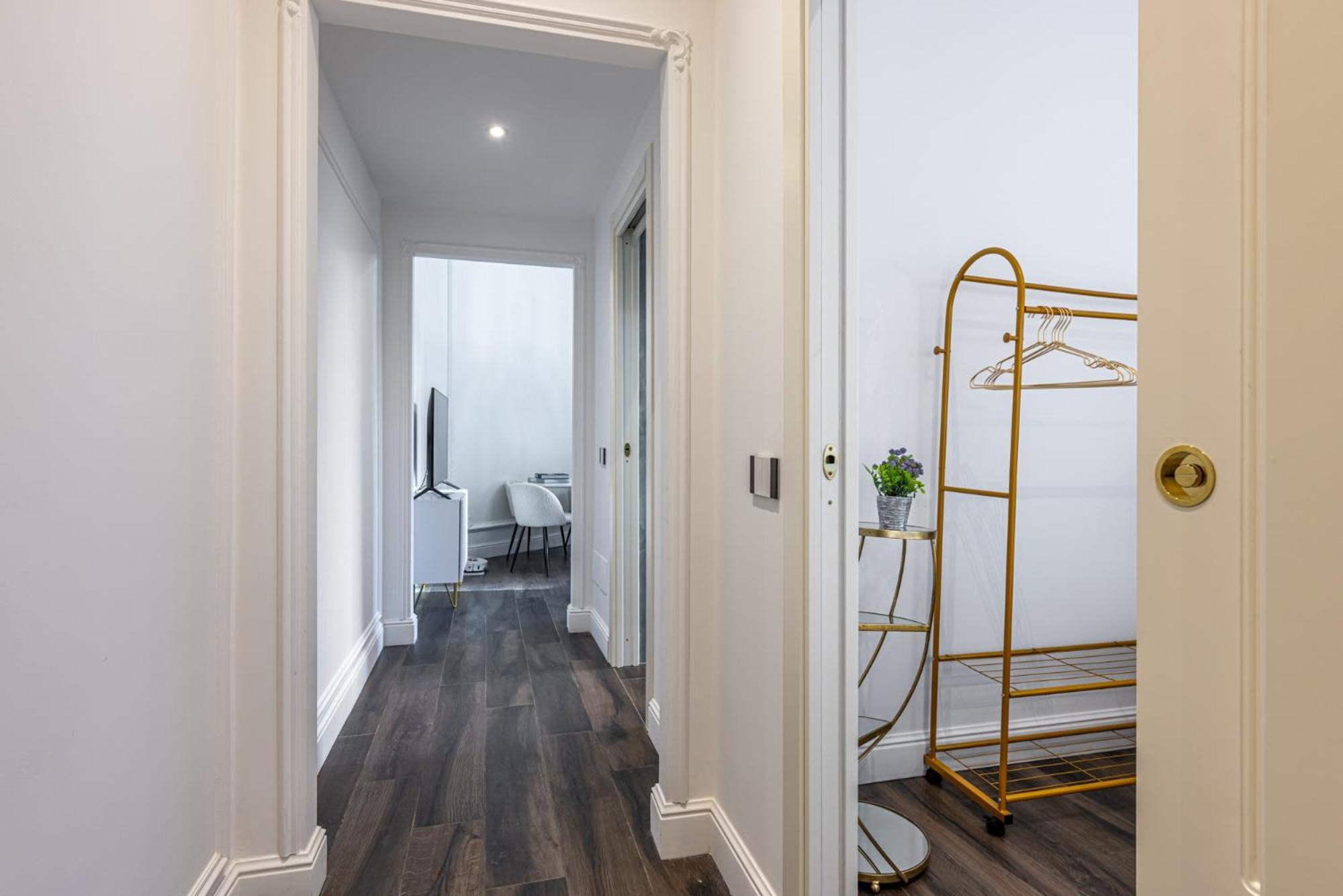 Apartment Station, Luxury & Modern With Comfort! Milan