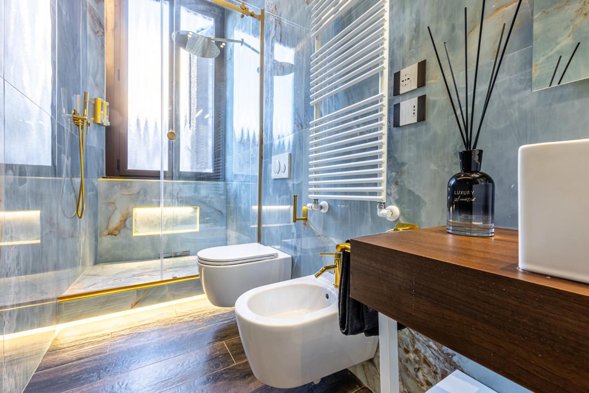 Station, Luxury & Modern With Comfort!