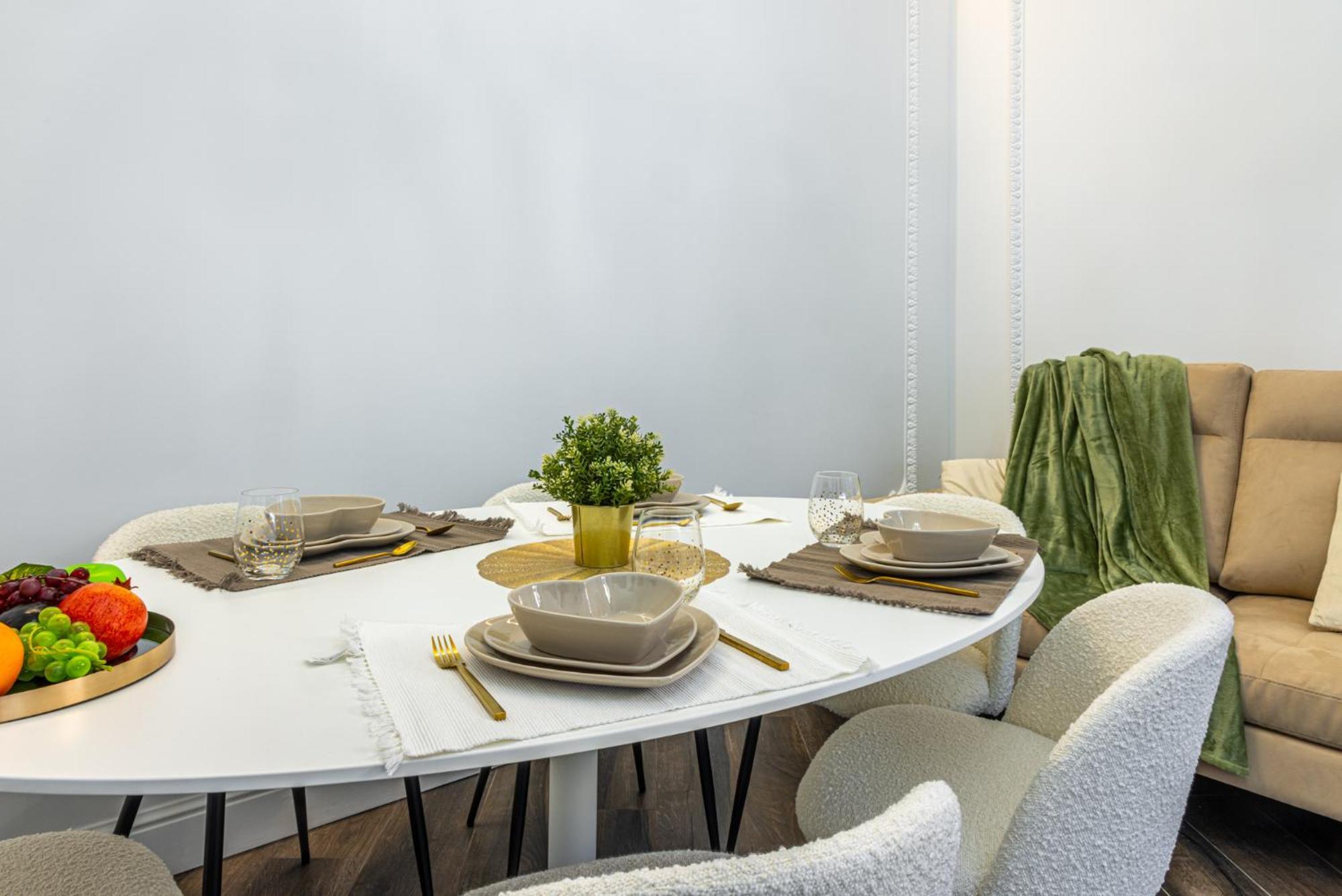 Station, Luxury & Modern With Comfort!