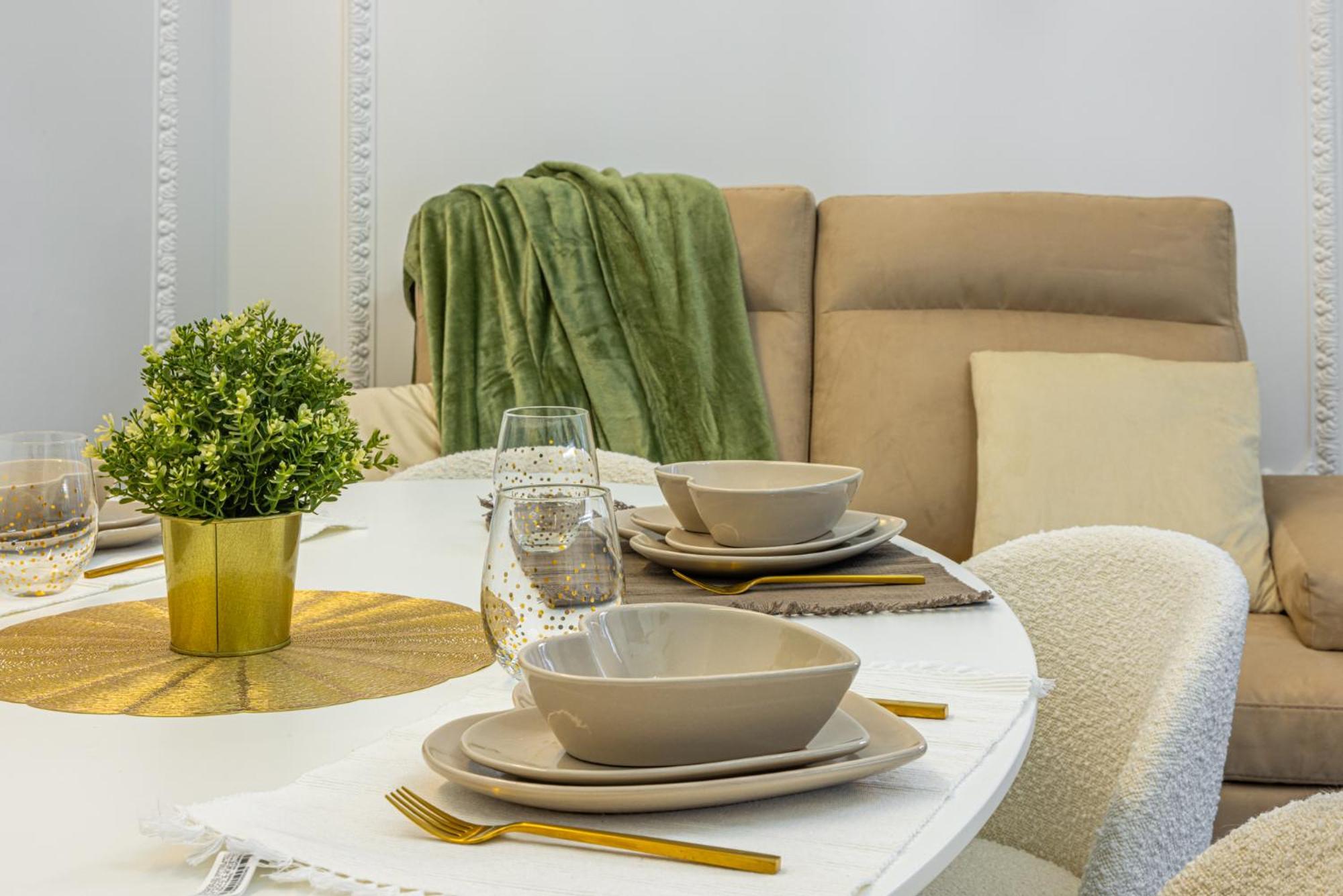 Station, Luxury & Modern With Comfort! *