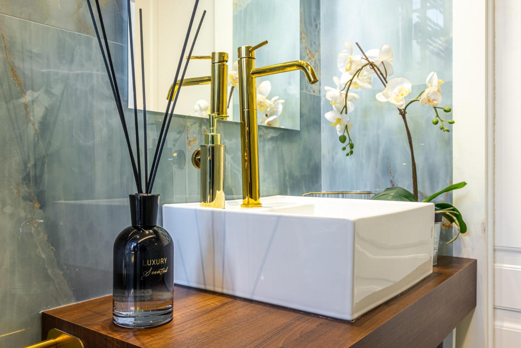 Station, Luxury & Modern With Comfort! Apartment *
