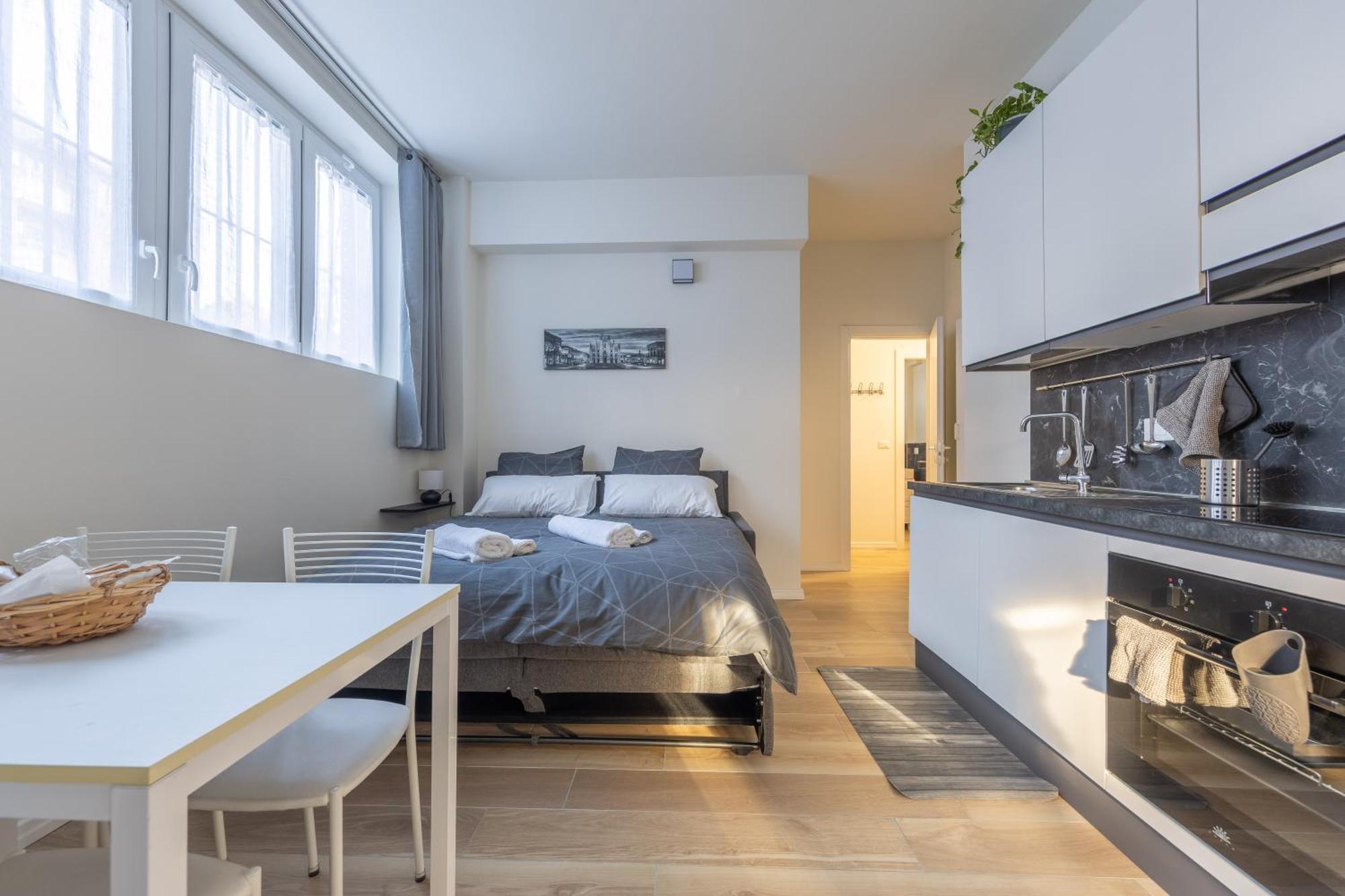 - San Siro Corner, With Private Parking Apartment *
