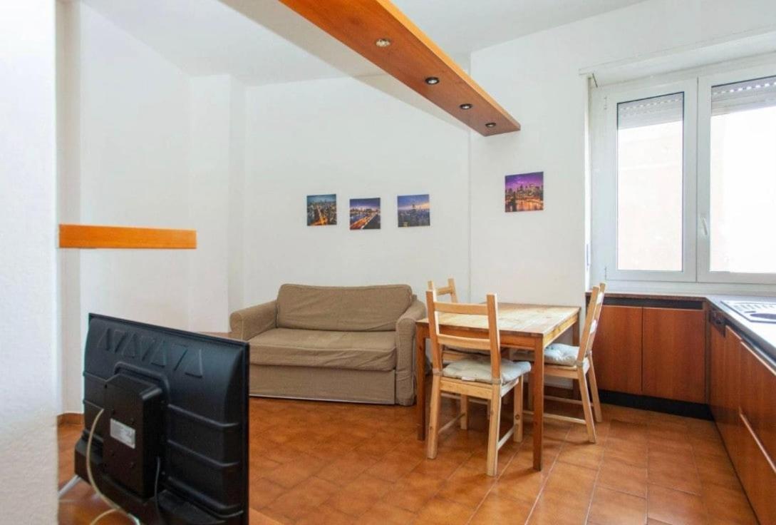 Viale Monza *