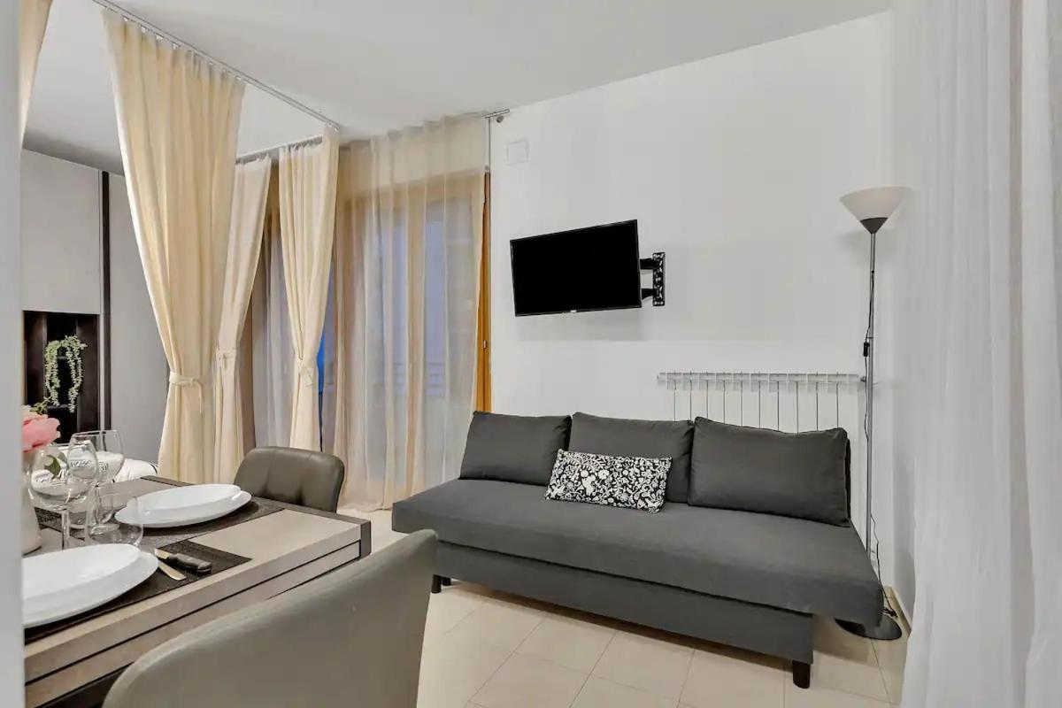 Apartment 10 Min From Linate-private Garage Mailand
