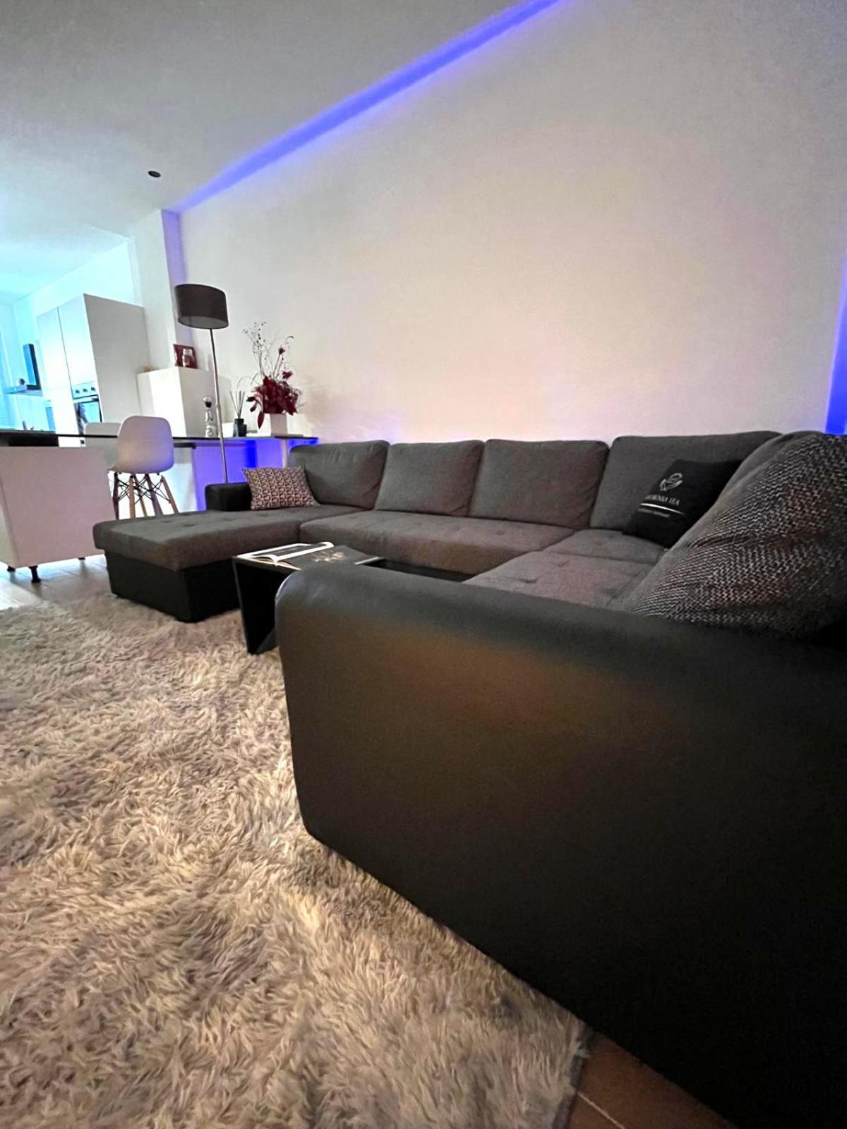 Yea - Your Exclusive Loft Next To Station Apartment *