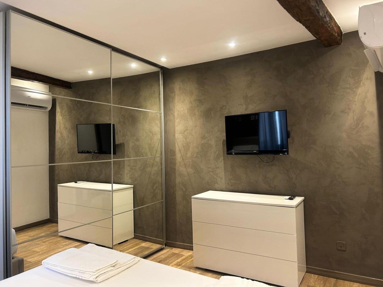 Leonardo Duplex Apartment *