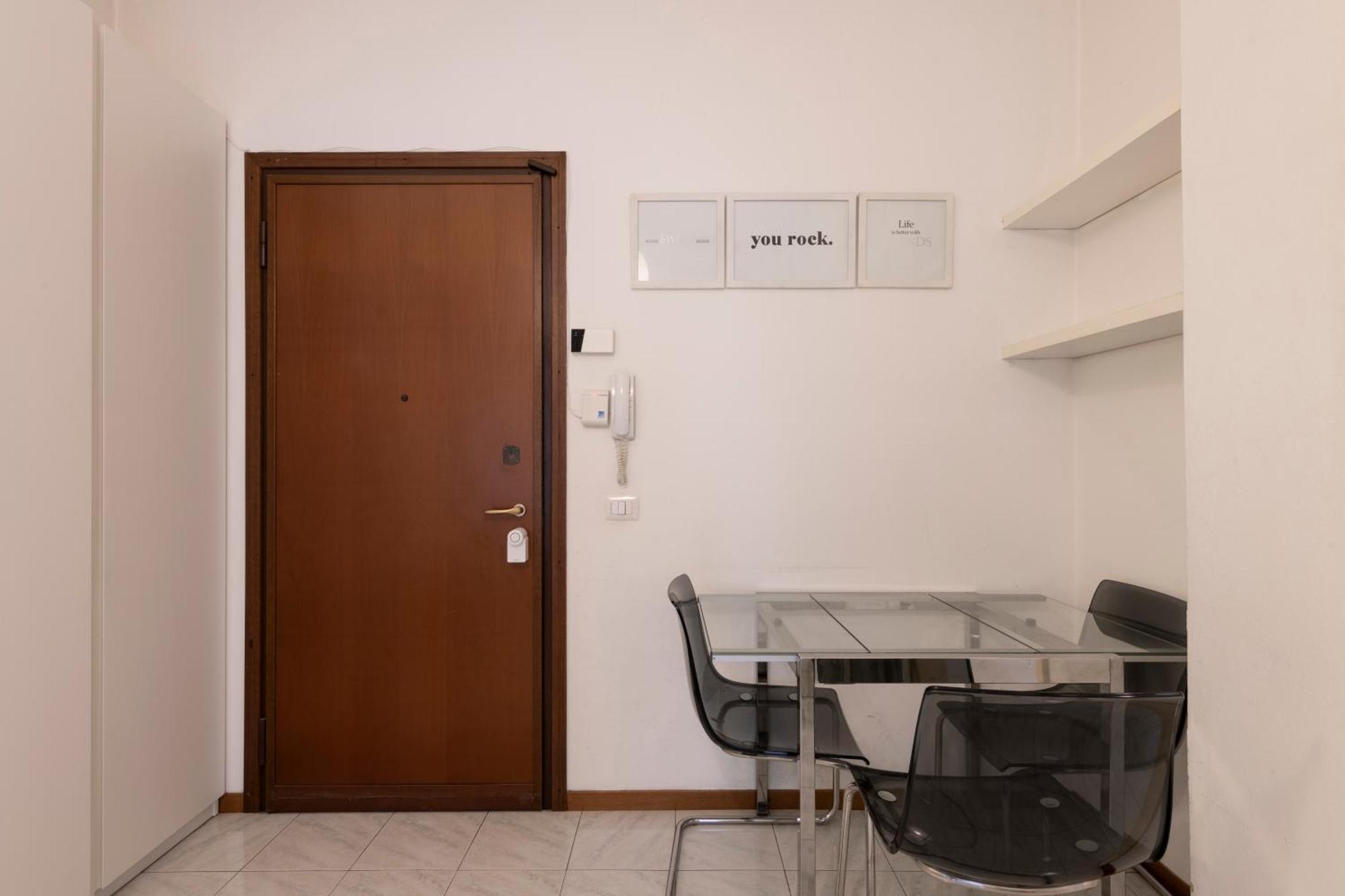 Living - Via Varese 4 Milan