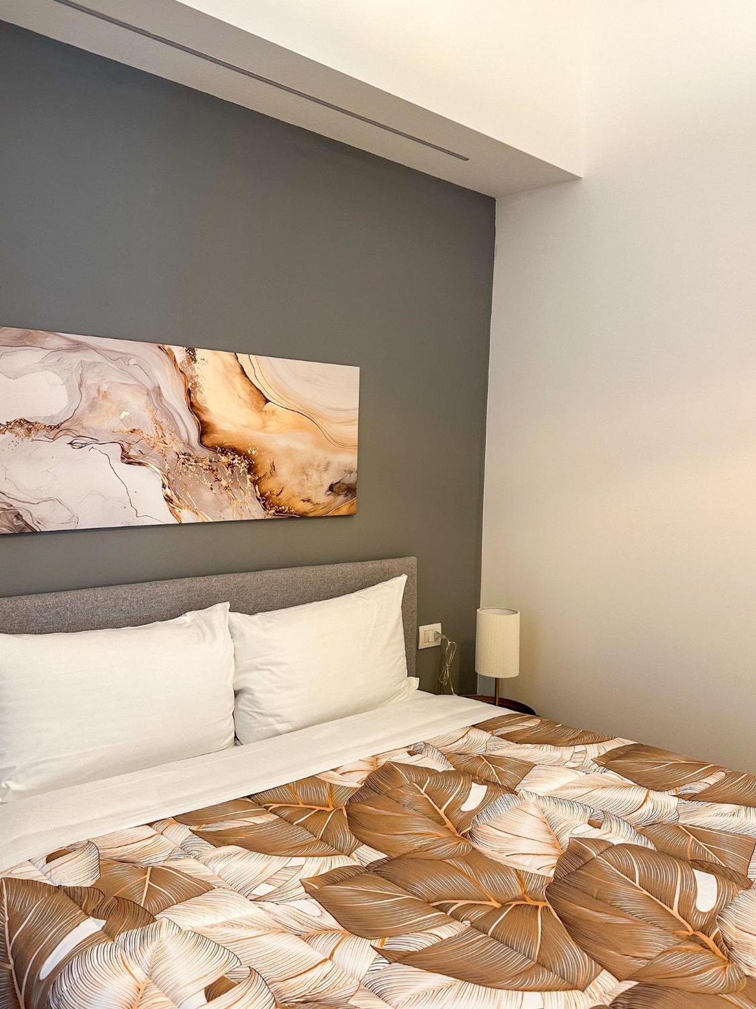 Gold Lovemi Apartment
