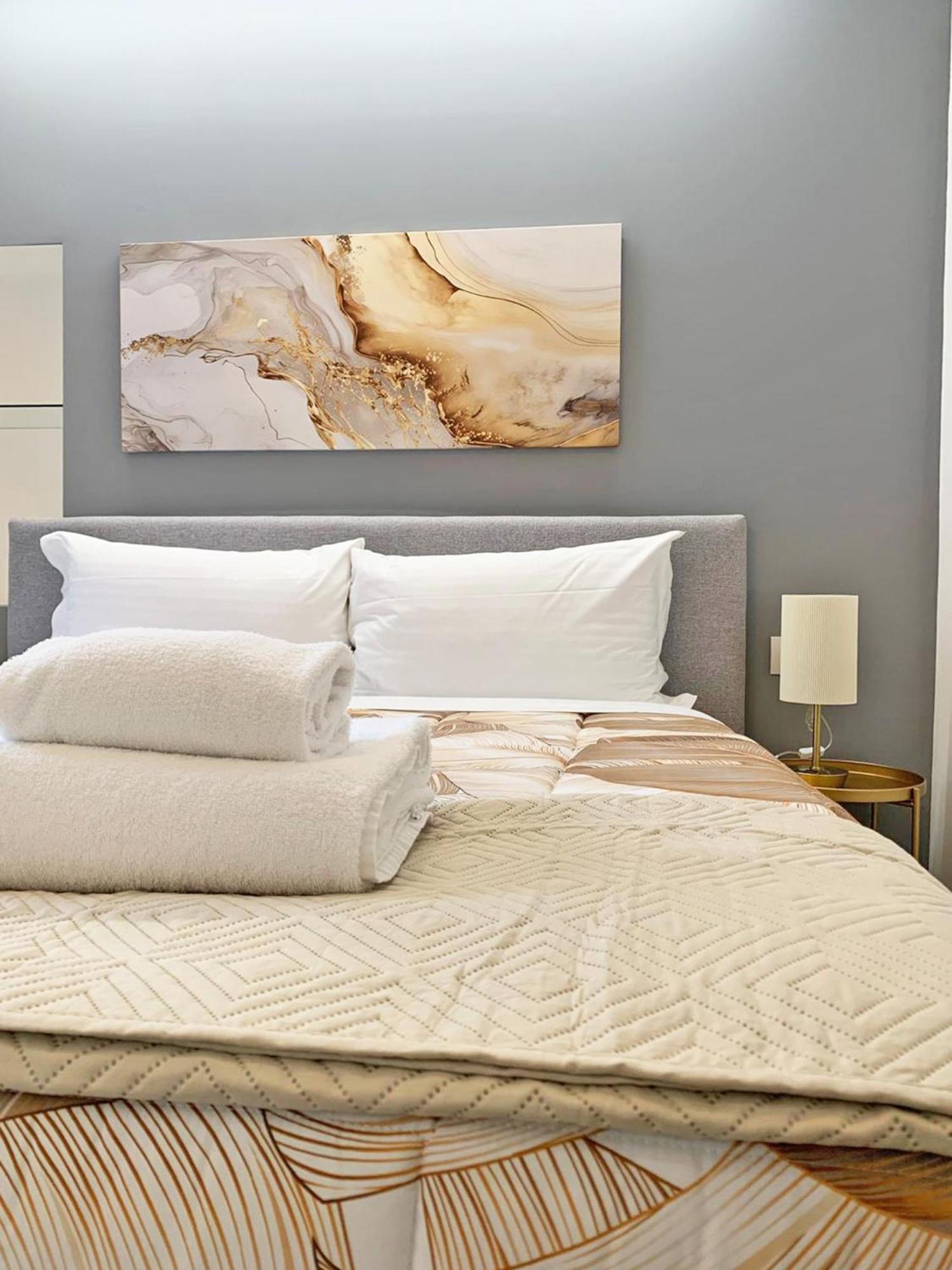 Gold Lovemi Apartment *
