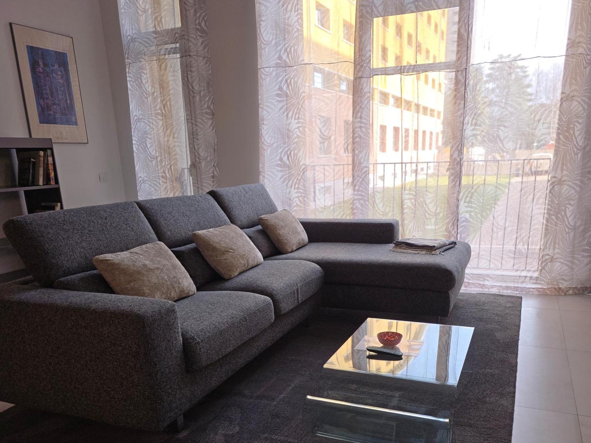 Space Loft - Close To M5 Subway - Free Parking - Sky & Netflix Tv Apartment