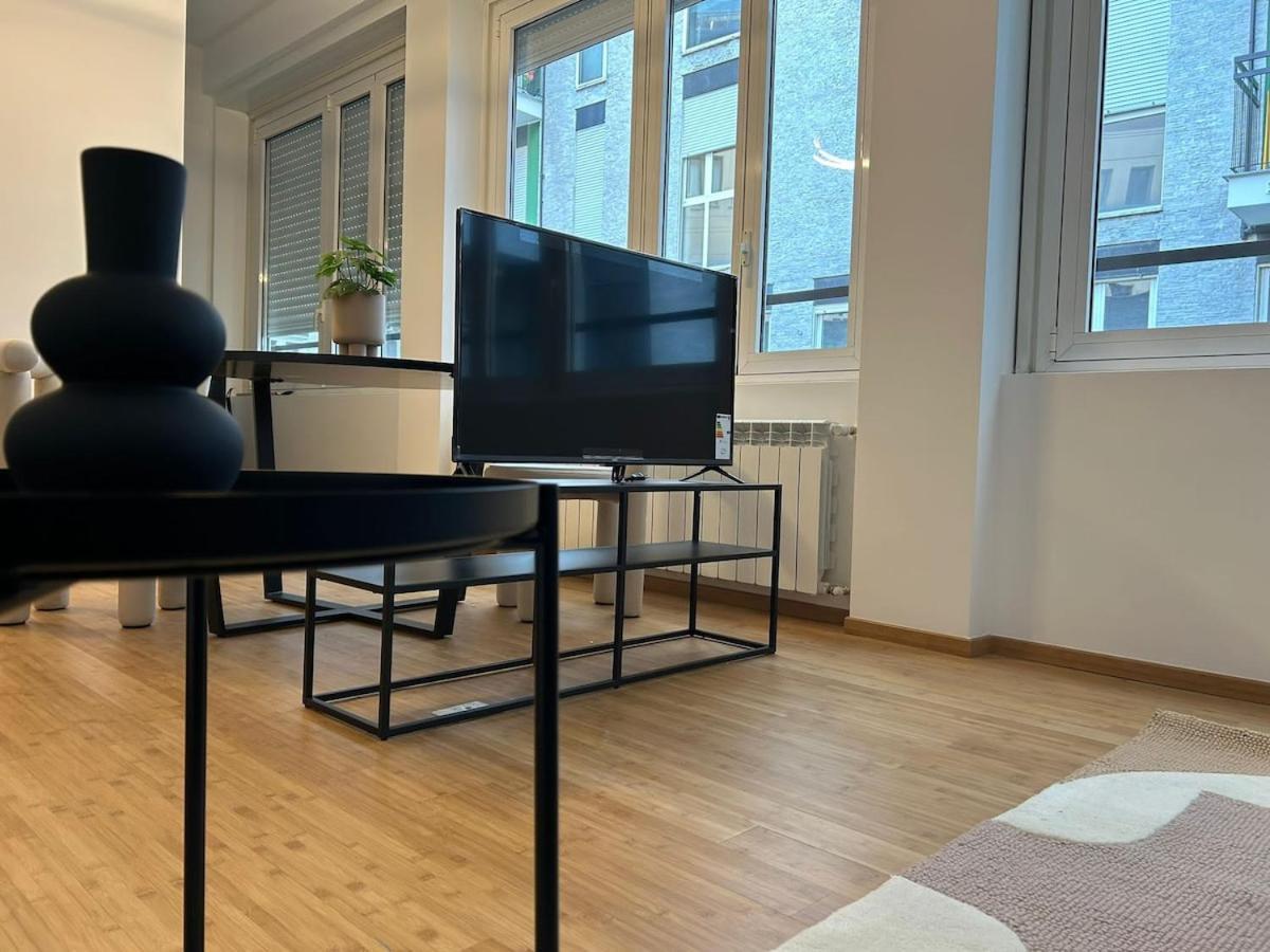 Apartamento Eleganza Milanese Near Duomo & Metro *