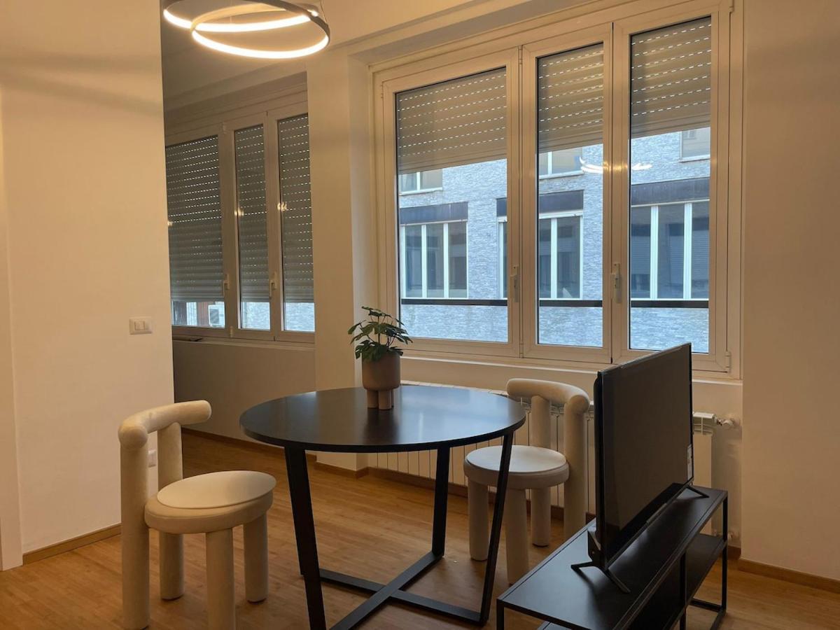 Eleganza Milanese Near Duomo & Metro Apartamento