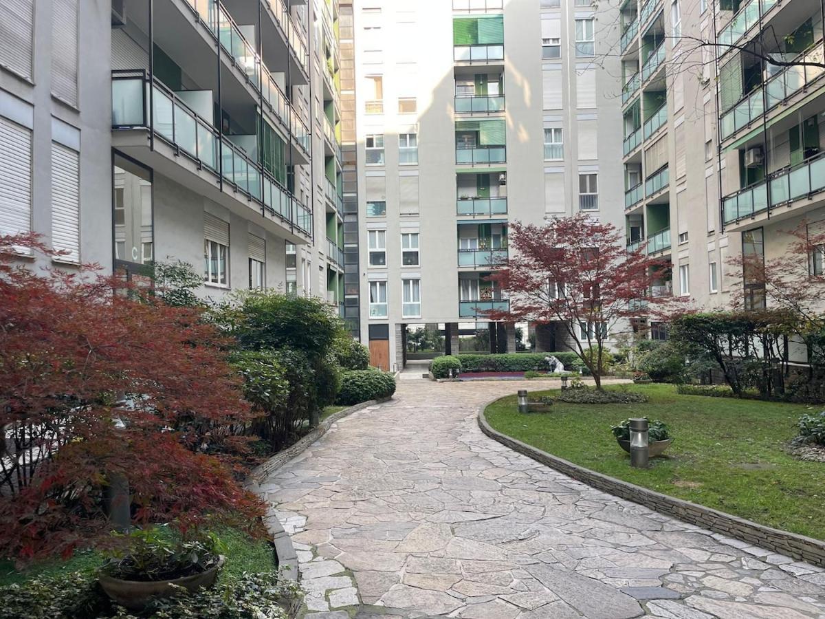 Apartamento Eleganza Milanese Near Duomo & Metro *