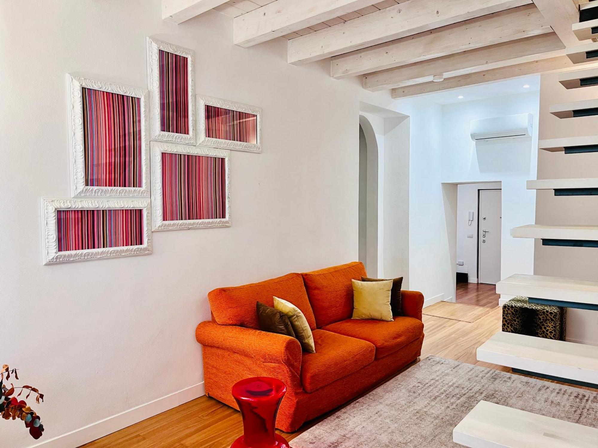 Riverside Loft Navigli - Spacious Two-bedroom Apartamento Milão