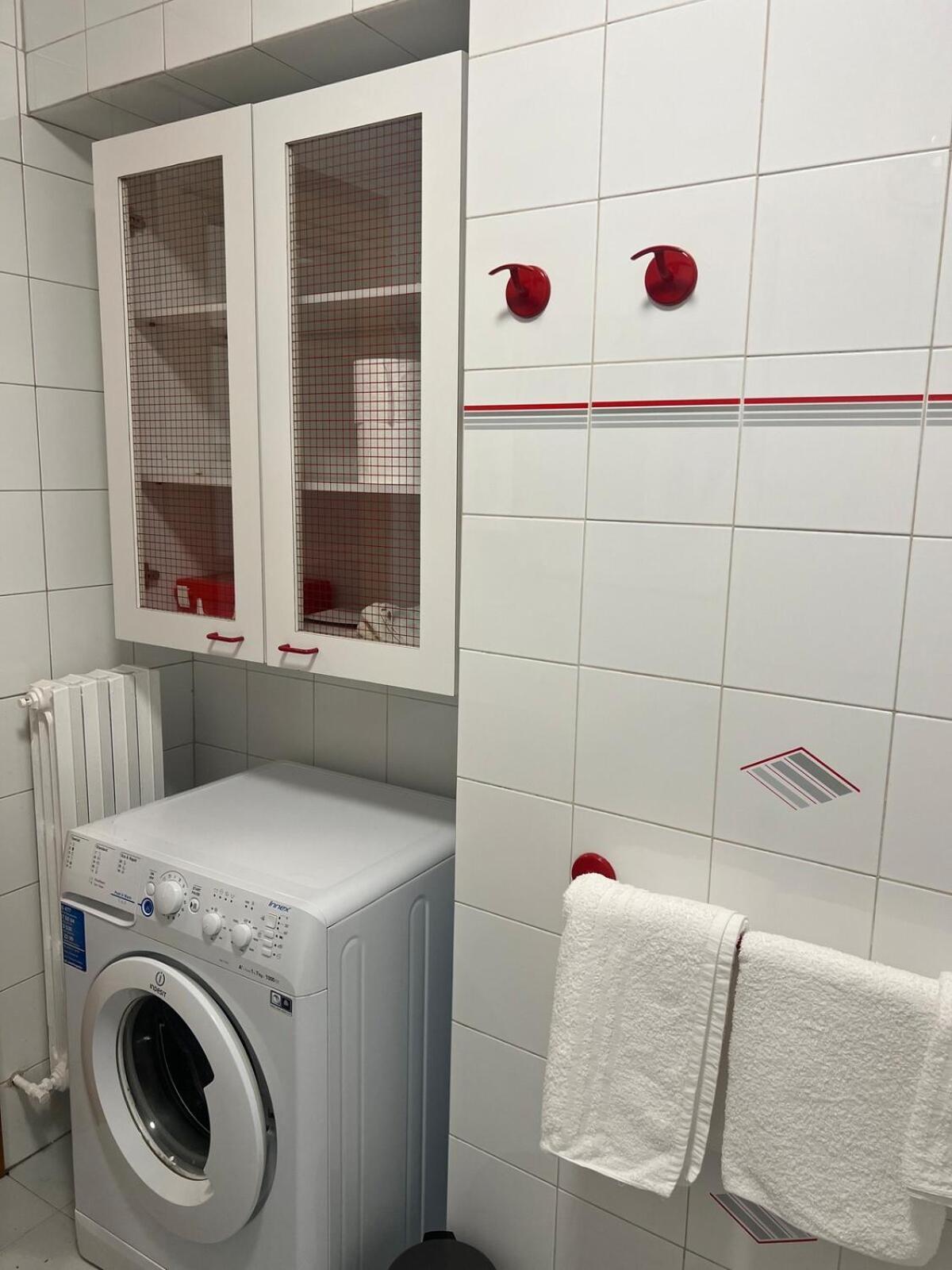 Comfortable Three-room *