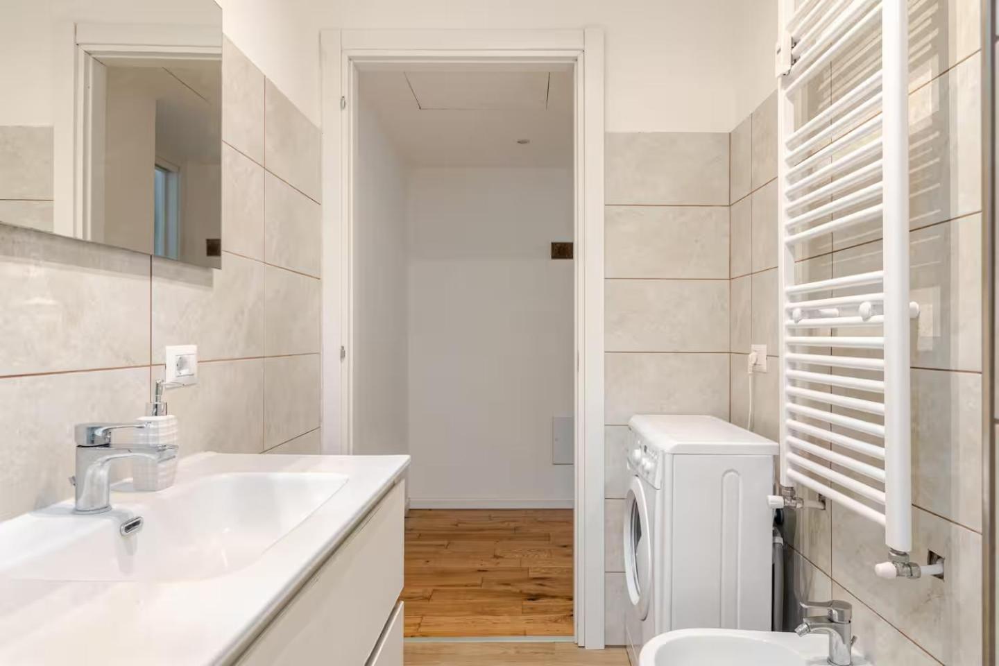 Crystal Mi With Xxl Shower Mailand