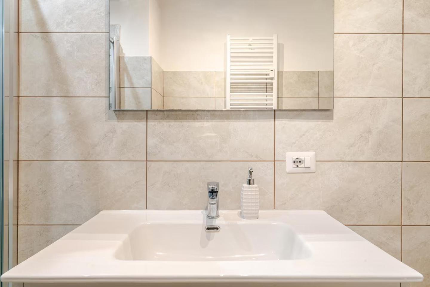 Crystal Mi With Xxl Shower * Mailand